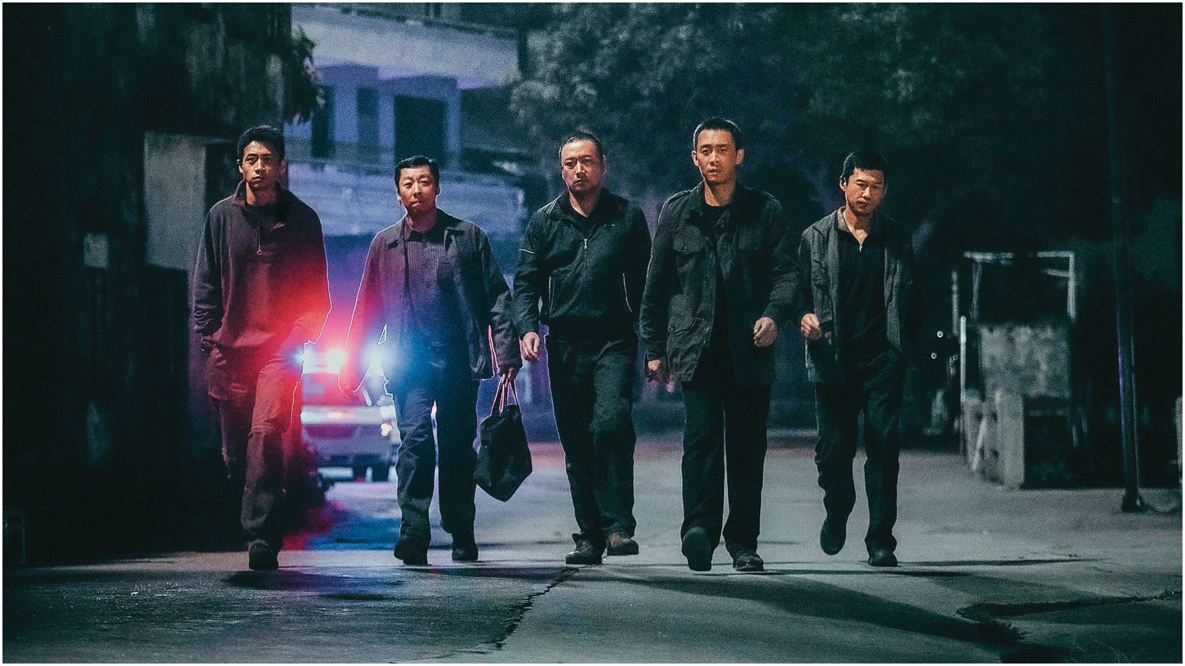 在電影《三大隊》裡，魏晨（左一）飾演因刑求過當入獄的警隊新人，出獄後跟著前長官繼續緝凶。