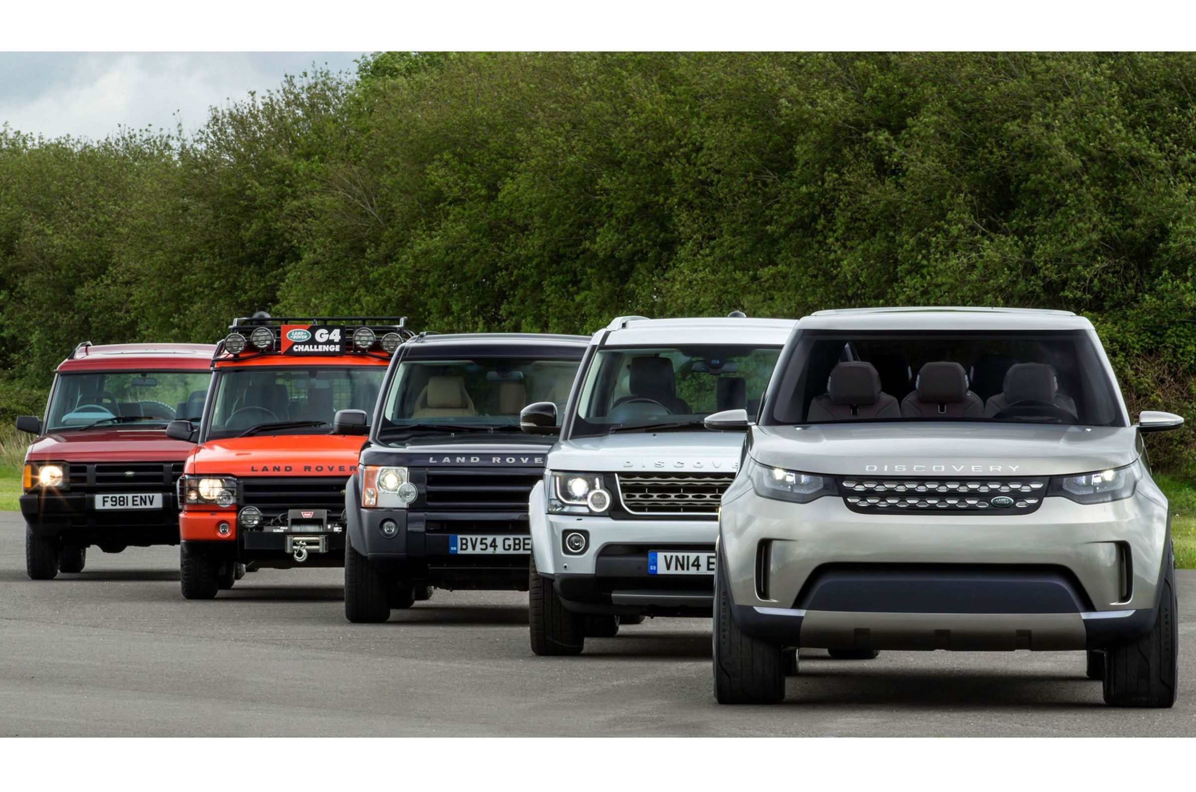 自 1989 年法蘭克福車展問世以來，歷經 35 年進化革新的 Discovery 品牌車系，始終以多功能設計與全方位性能定義家庭豪華休旅全新標準。