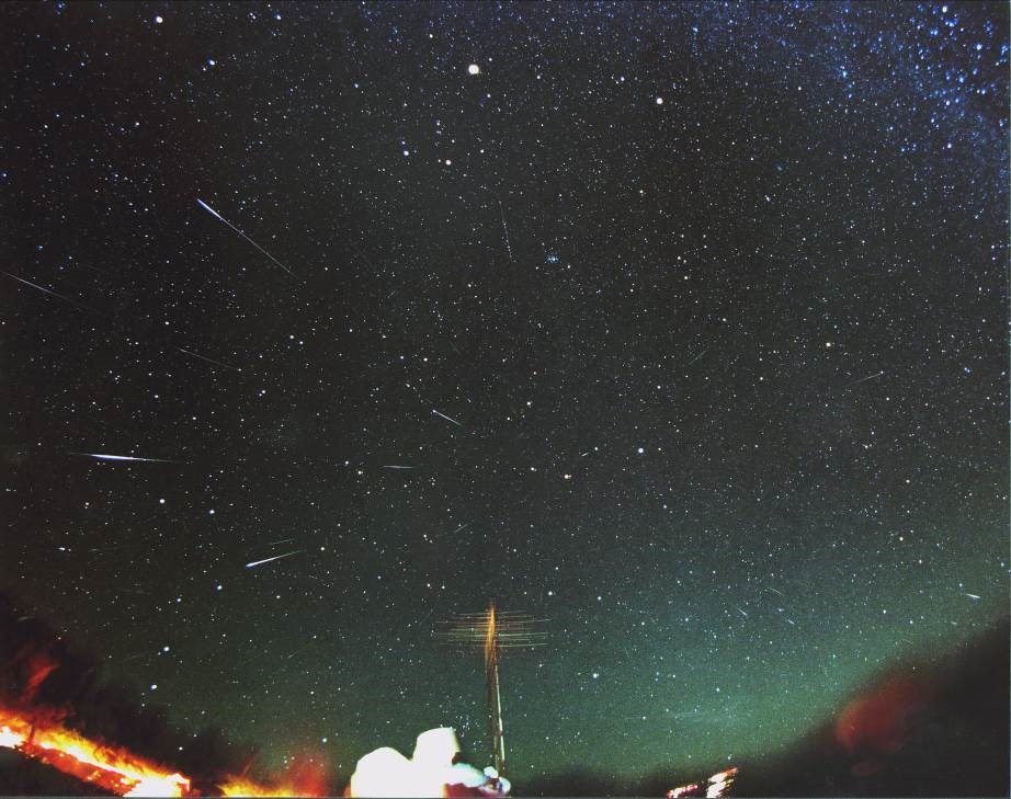 台北市天文館指出，18日是獅子座流星雨的極大值，且為近年觀賞條件最佳的一次。（北市天文館提供）