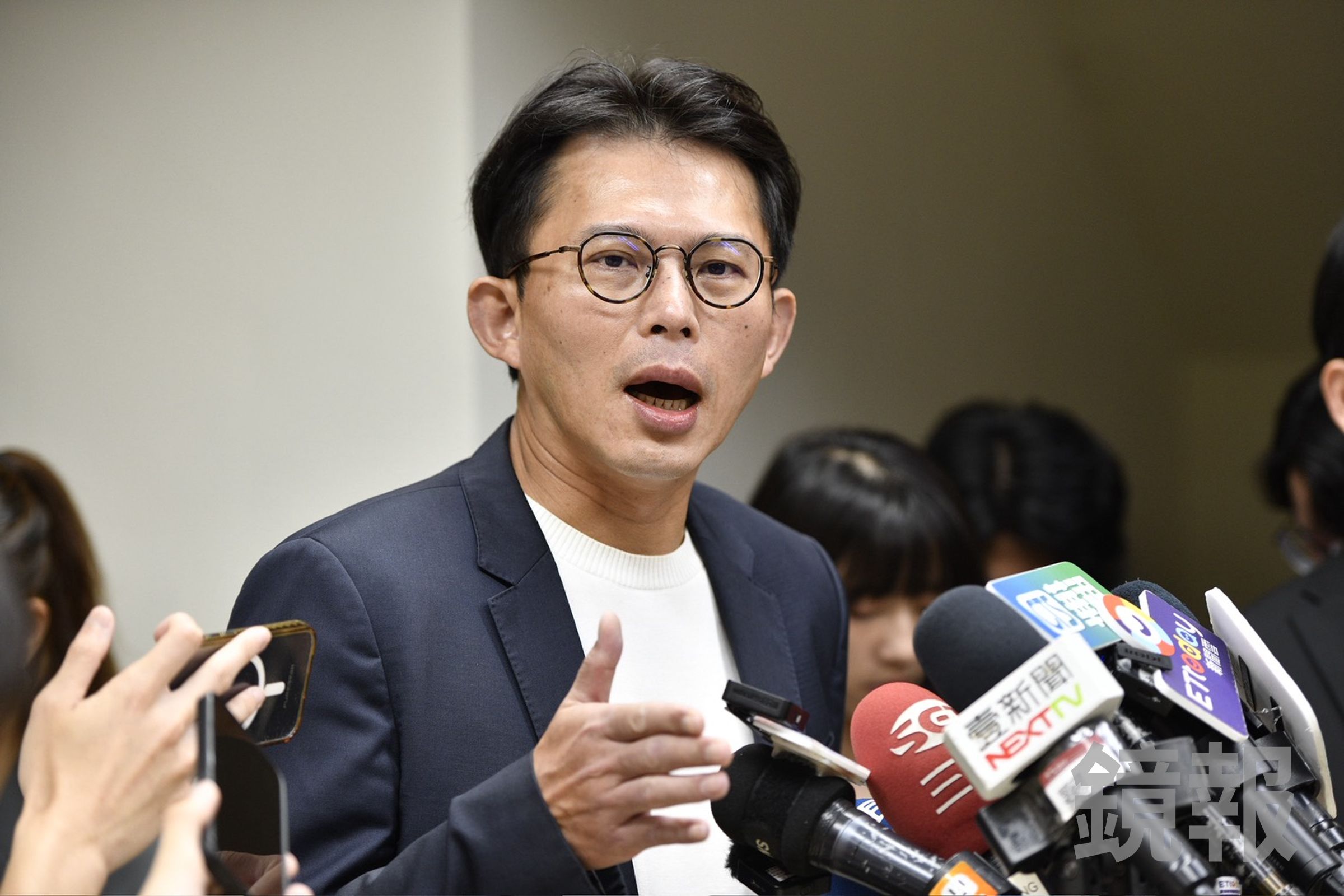 黃國昌受訪表示,鄭麗文說林為洲的訊息與國民黨中央有落差。(鏡報李智為)