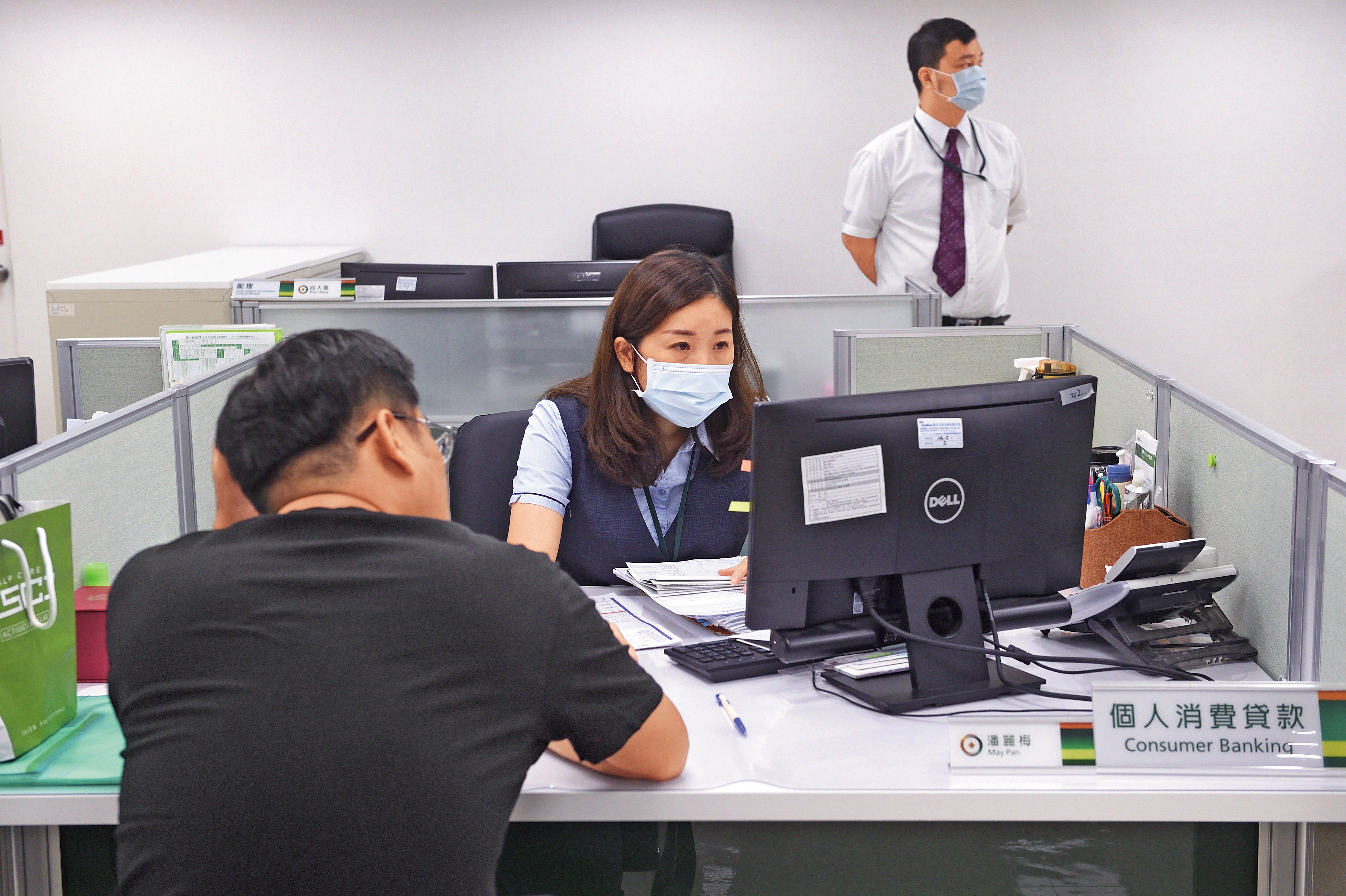 在風險與成本權衡下，銀行對「先買後賣」的換屋案件保守承作。