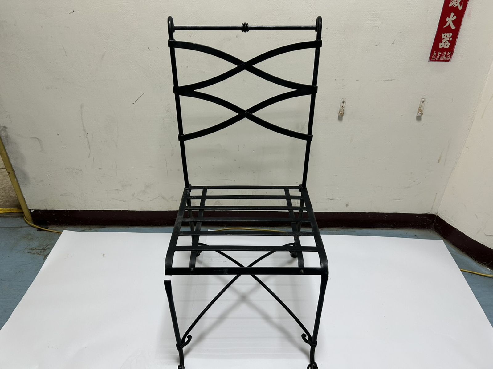 椅子成攻擊武器!北投遶境放鞭炮引爆大亂鬥 他持刀揮舞遭猛砸頭破血流