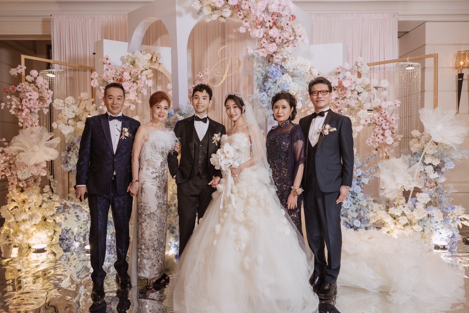 張晨光大兒子張鈞傑迎娶初戀同學郭培利。（新人提供）