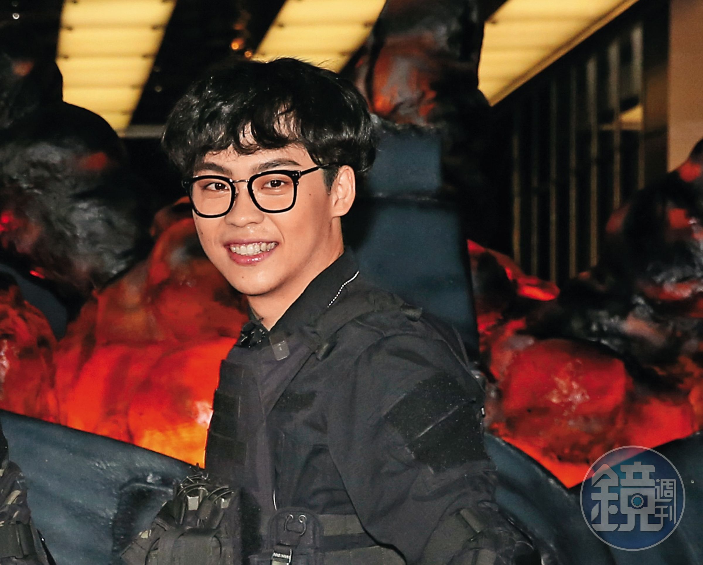 鄉民大讚賀瓏「屌打」脫口秀一哥博恩…30公分起跳的鄉民不會錯!(扶眼鏡)