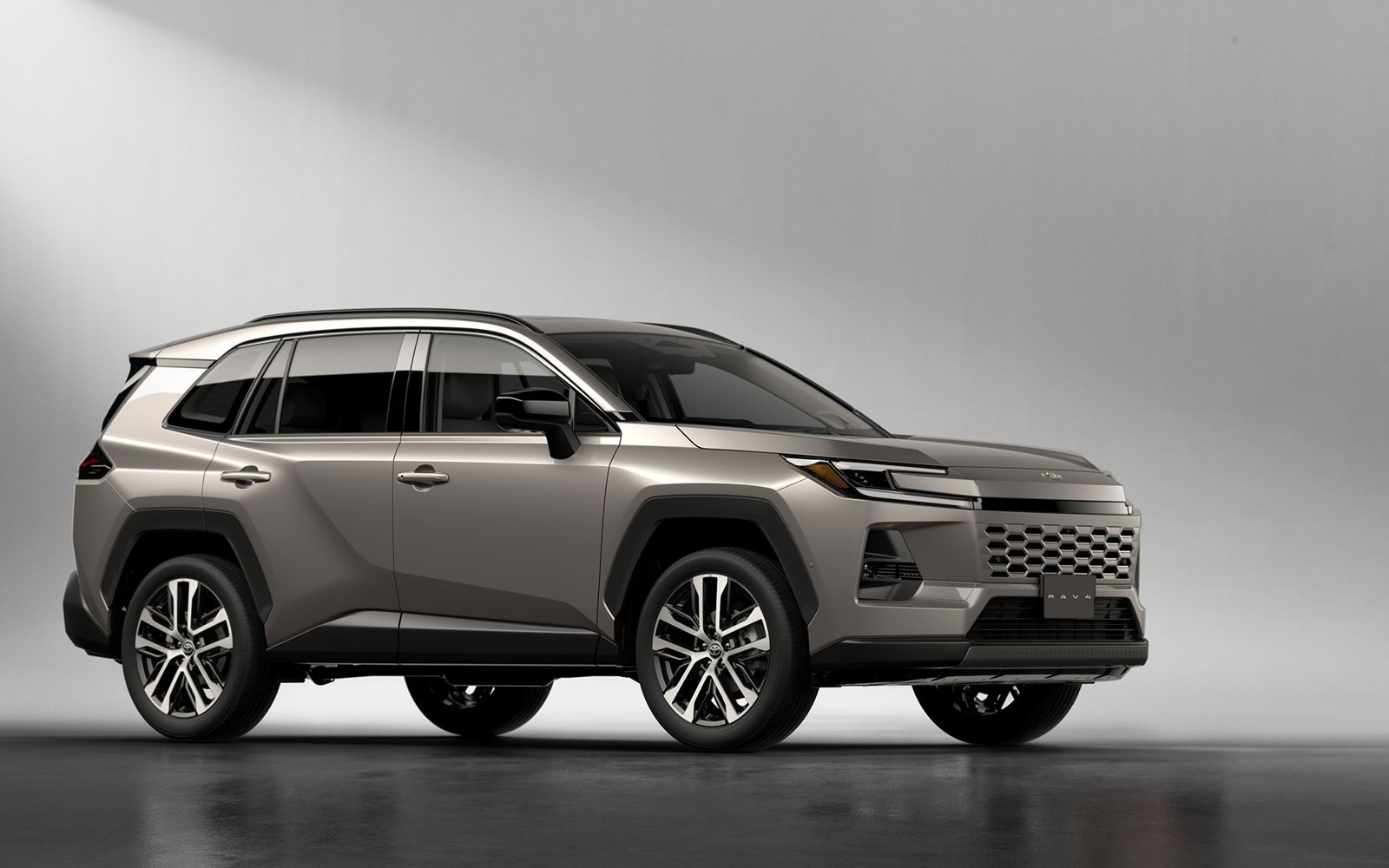 海外車訊／台灣今年或不引進？TOYOTA RAV4六代全球首發，DC快充 + 100km 純電續航全到位