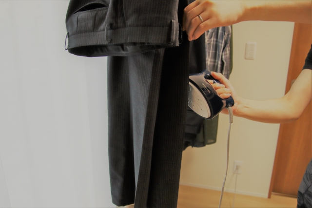 新北市查核15件衣物掛燙機商品的中文標示,發現近一半商品不合格。(示意圖,photoAC)