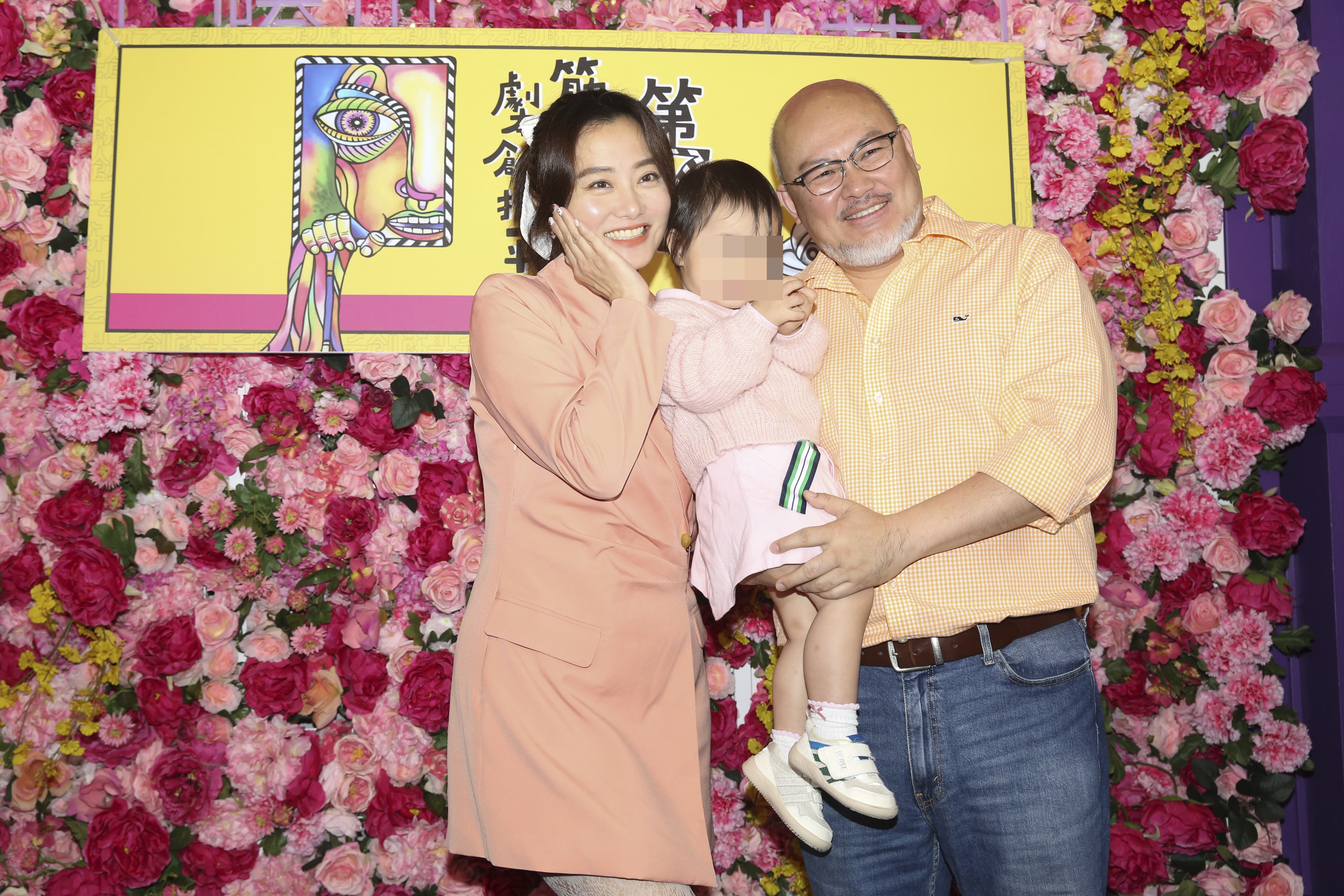 劉亮佐和趙小僑與女兒典典十分可愛吸睛。