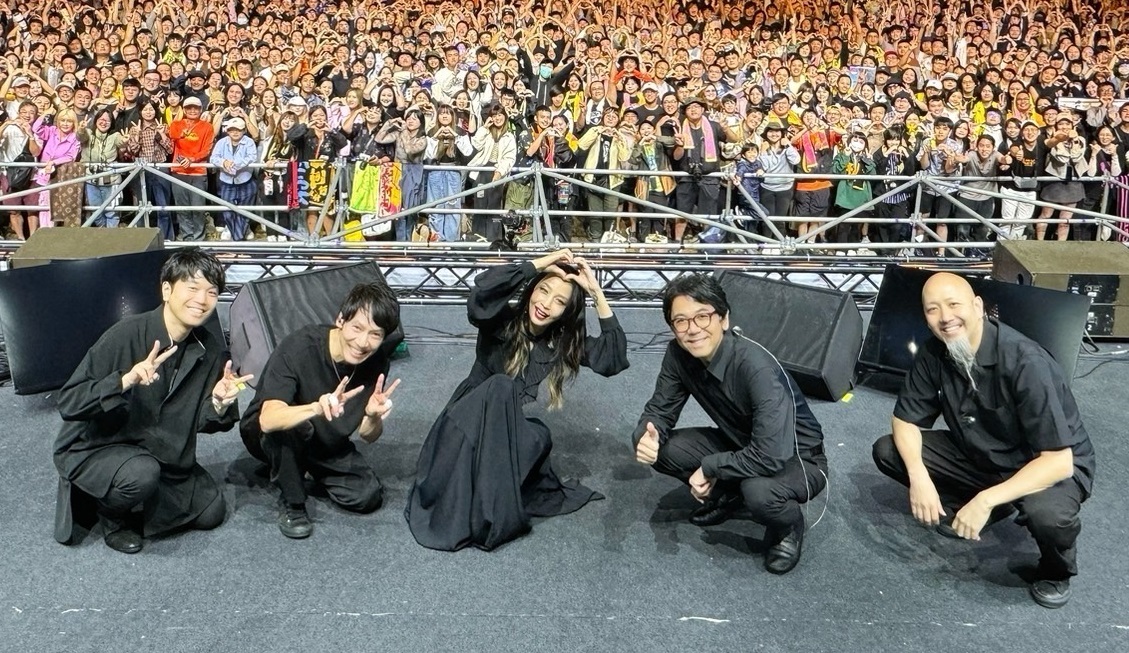 平成歌姬中島美嘉以《NANA》主題曲〈GLAMOROUS SKY〉在春浪音樂節壓軸登場，掀起全場熱潮，引發粉絲青春回憶。（友善的狗提供）