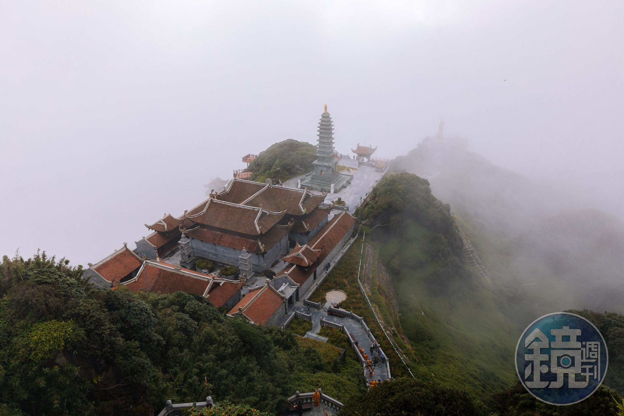 越南最高的「番西邦峰」2016年由娛樂龍頭太陽集團進駐，著手擴建，並改造為「太陽世界番西邦山傳奇旅遊區」，圖為區域裡的「金山寶勝寺─上寺」。