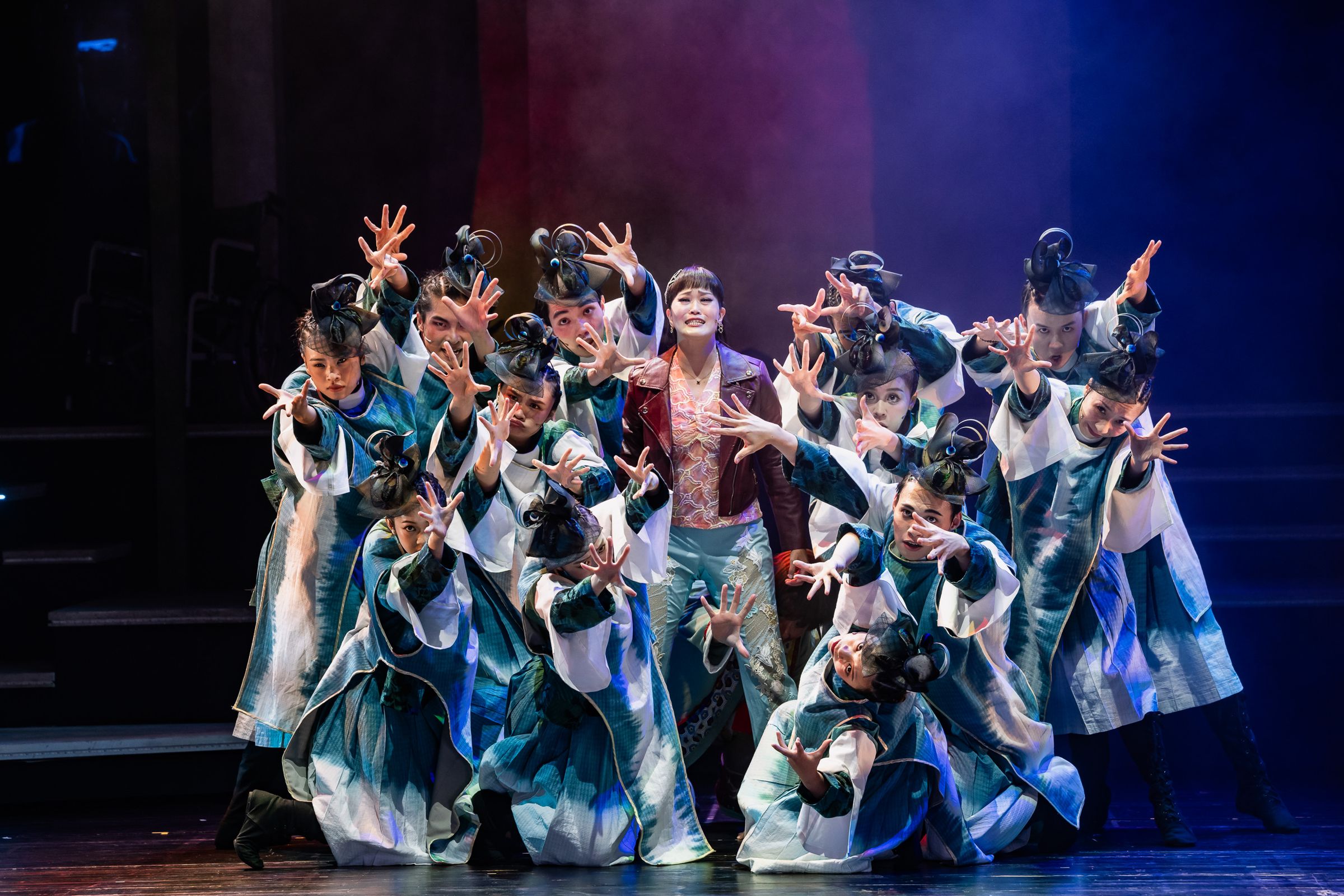 台灣原創中文音樂劇《勸世三姊妹》再次締造票房紀錄，三度巡演吸引五萬人觀賞。躍演