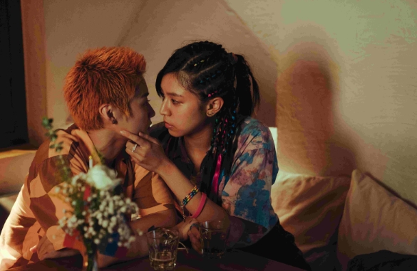 《女孩不平凡》陳孟琪（右）開拍前深入研讀多部經典女同志文學作品，左為鄧濤。（綺影映畫提供）