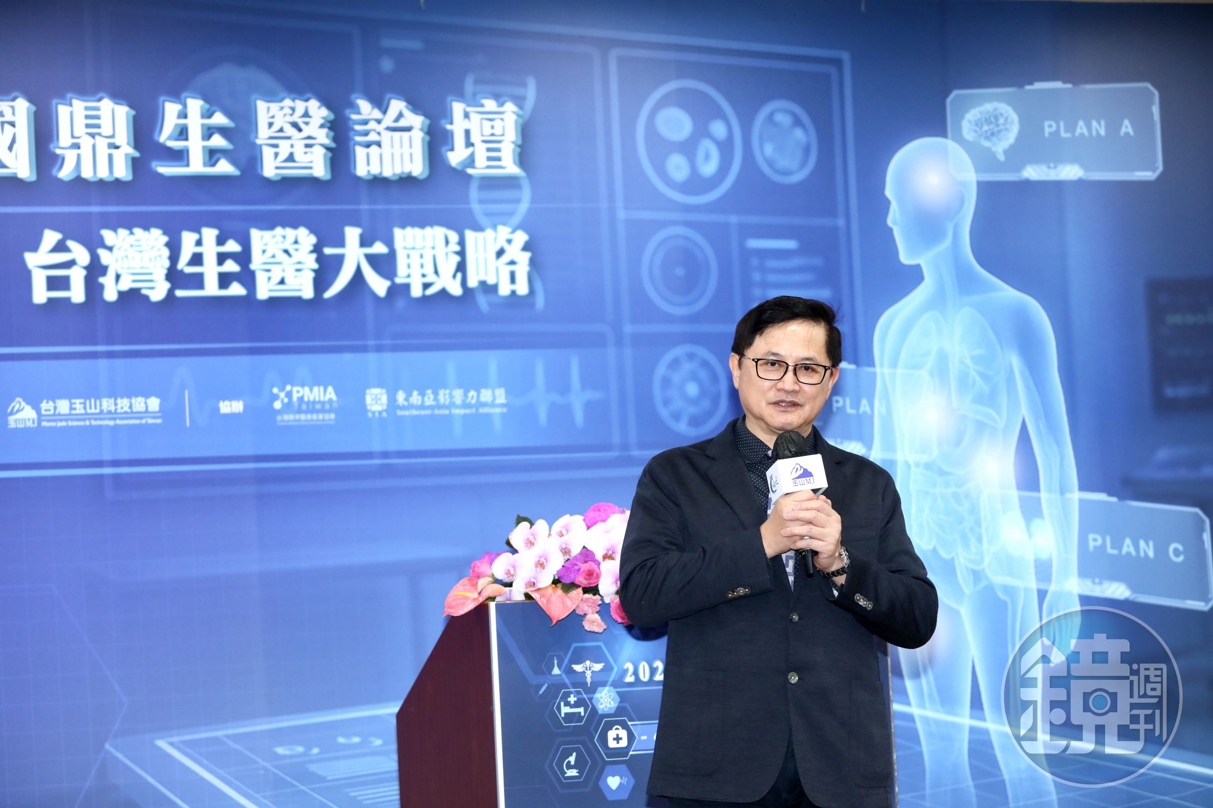 和碩董事長童子賢以瑞士與台灣國土環境相似為例,仍採用3成的核能,不排碳發電高達98%,「我們何不參考一下,讓台灣成為東方瑞士。」(本刊資料照)