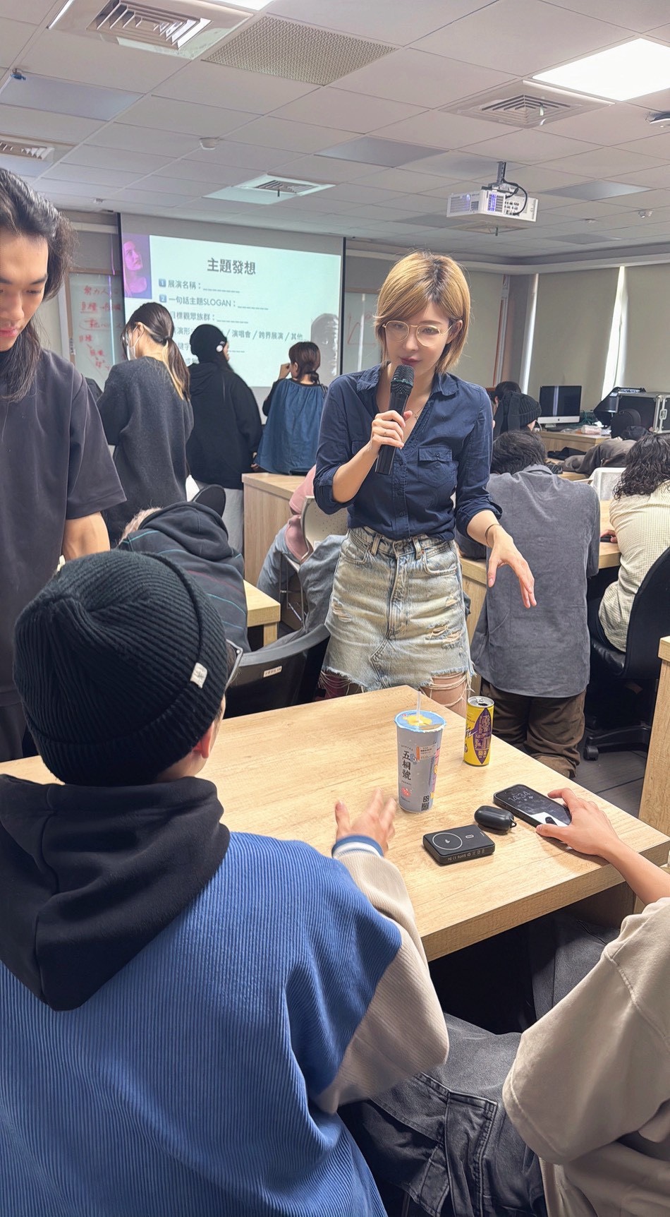 孟慶而在醒吾科大流行音樂系擔任業界講師教授兩門微學分課程。(孟慶而提供)