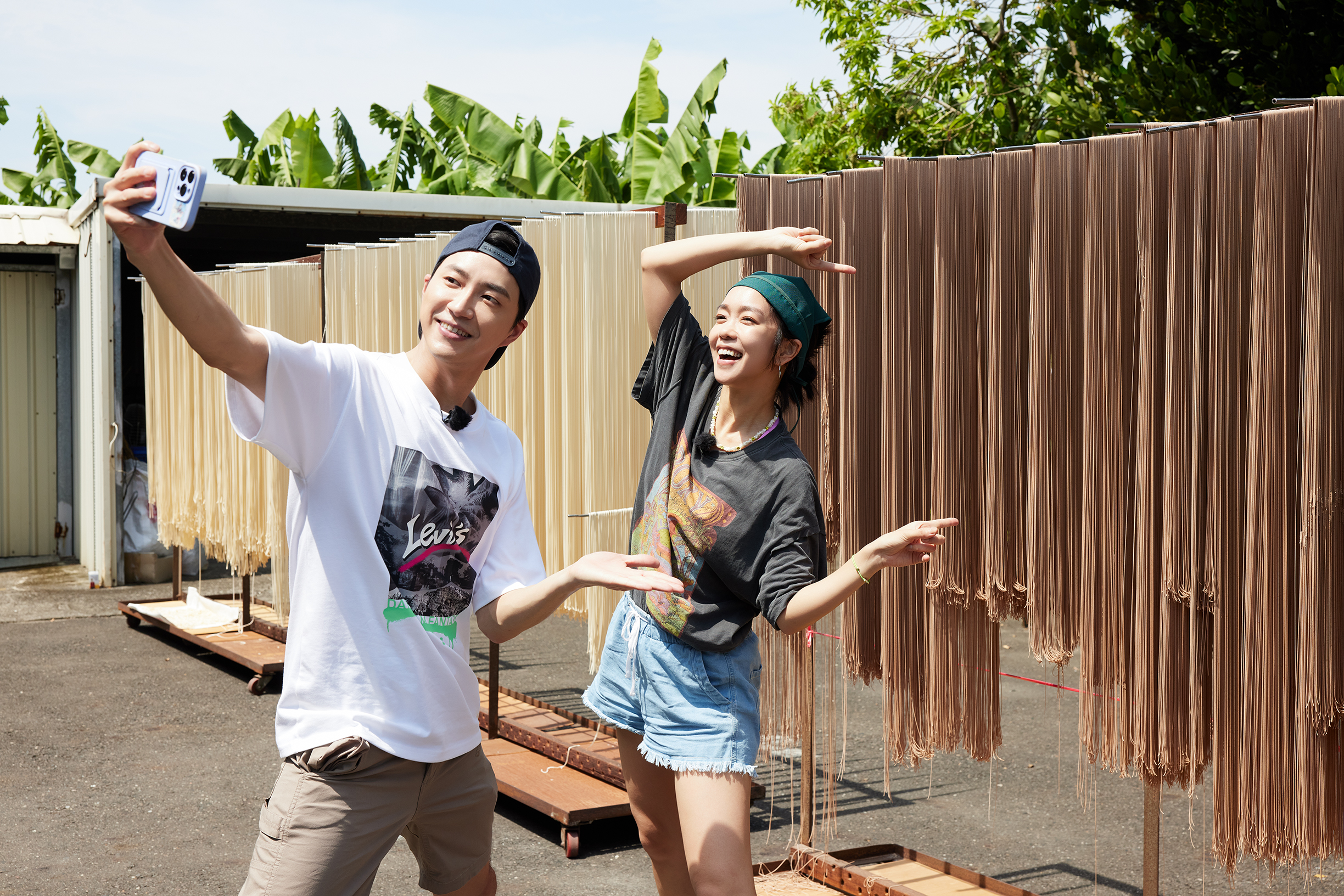 江宏傑、大霈一早出任務。（客家電視台提供）