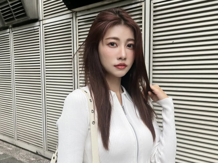 阿部瑪利亞今（1月1日）宣布和隨身遊戲的經紀結束合作。（翻攝自IG＠_abedesu）