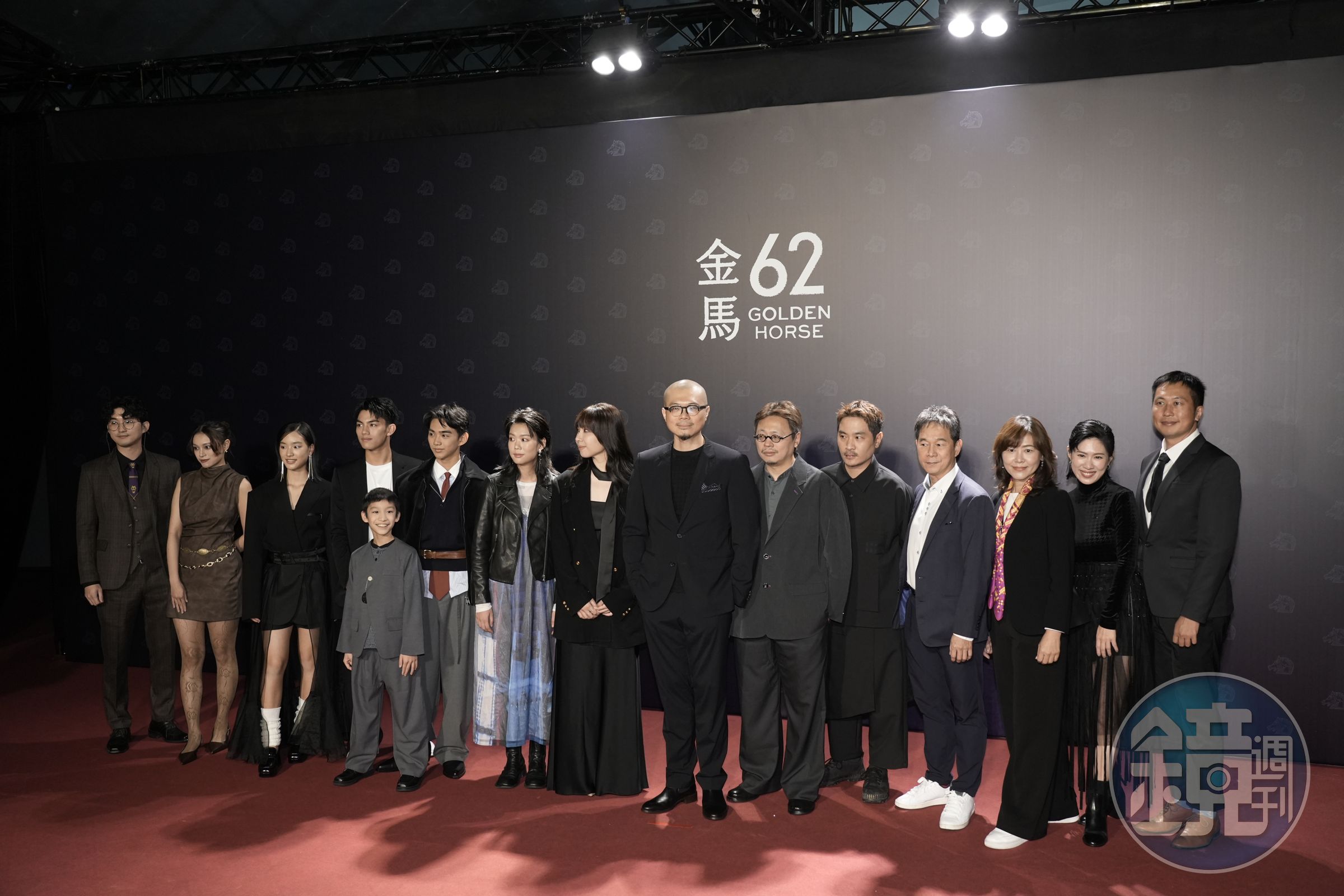 曹仕翰率《南方時光》劇組走金馬獎紅毯，陣容龐大。