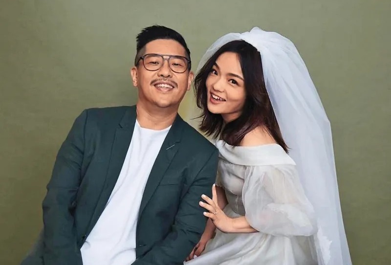 2018年，徐佳瑩（右）貼出與比爾賈（左）婚紗照，同時宣布兩人家宴已完成。（翻攝自徐佳瑩臉書）