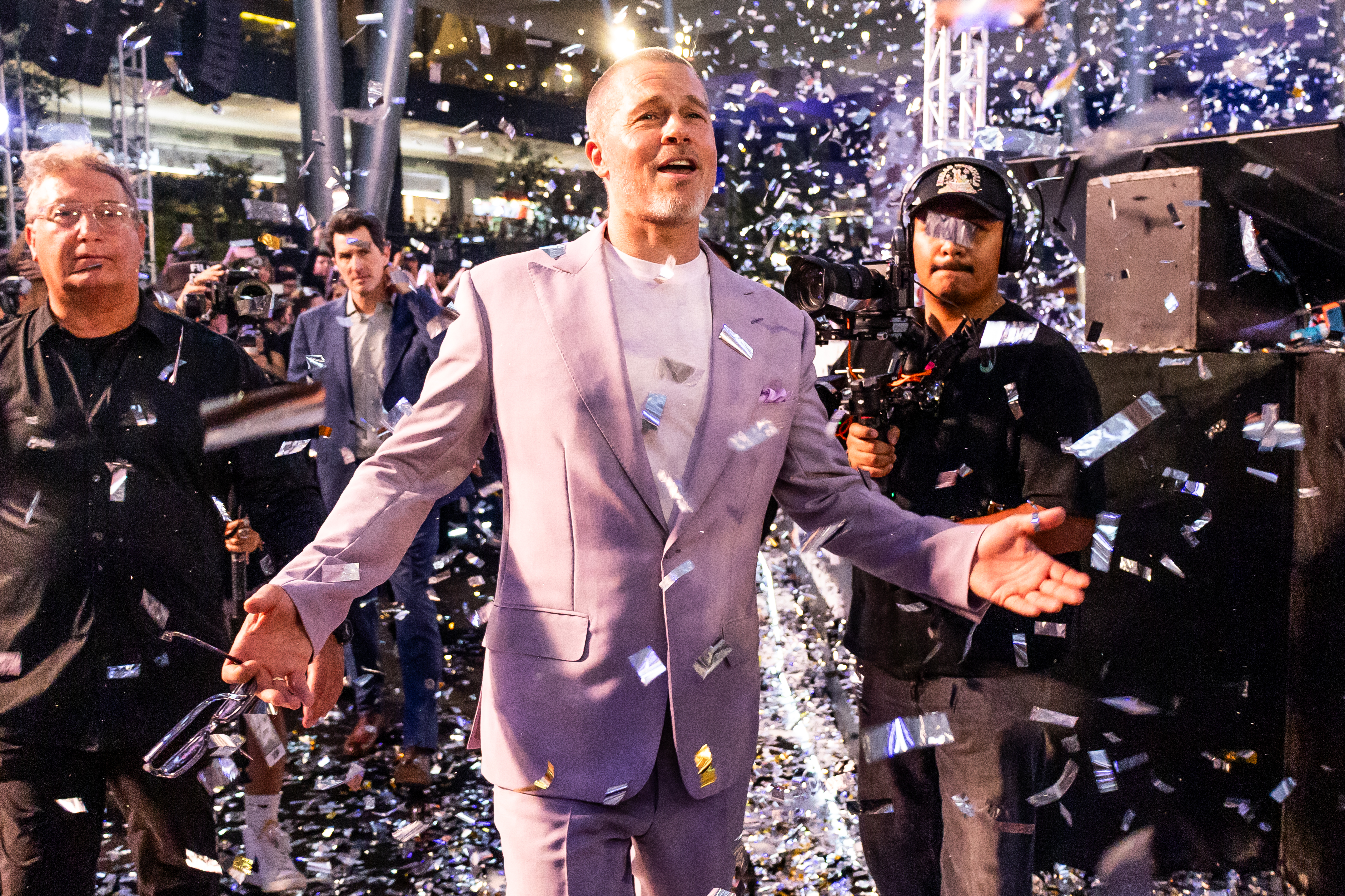 布萊德彼特來到墨西哥宣傳，受到熱烈歡迎。（華納兄弟提供）