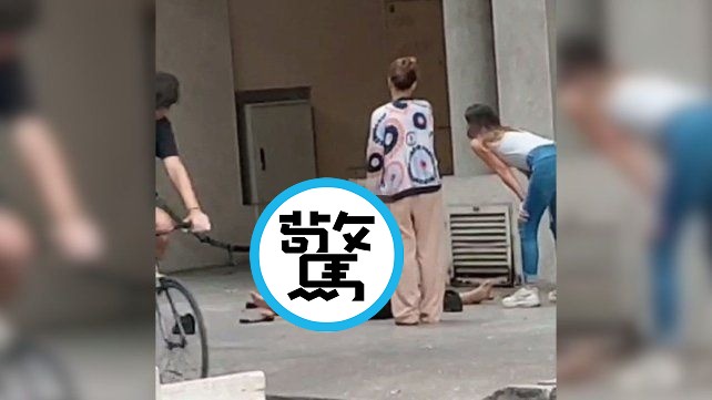 男女當街活春宮洩欲,眾人圍觀大罵!他們堅持繼續「連結運動」。(翻自《La Capital》)