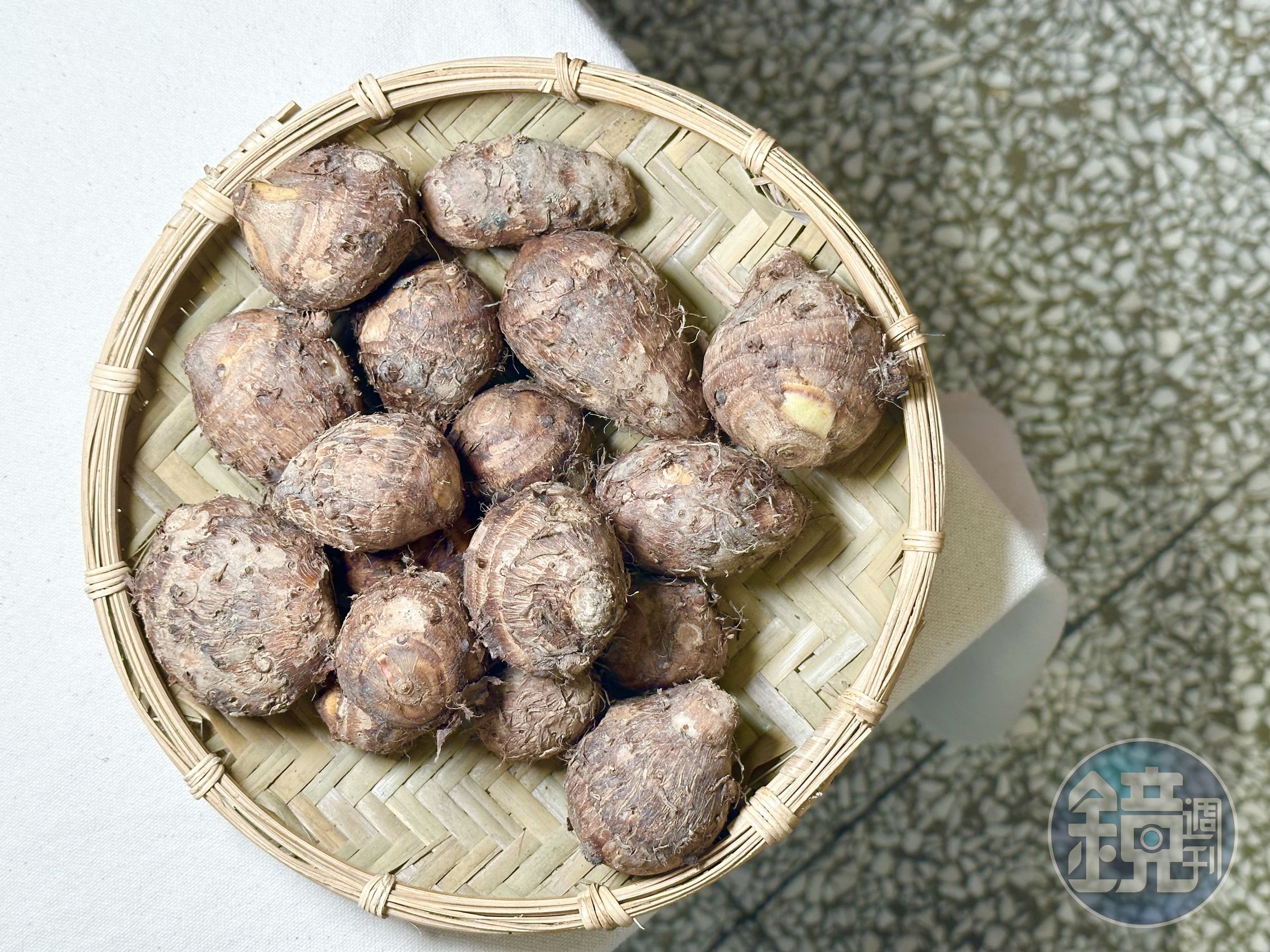 來自屏東排灣族新來義部落的小山芋，口感黏軟。