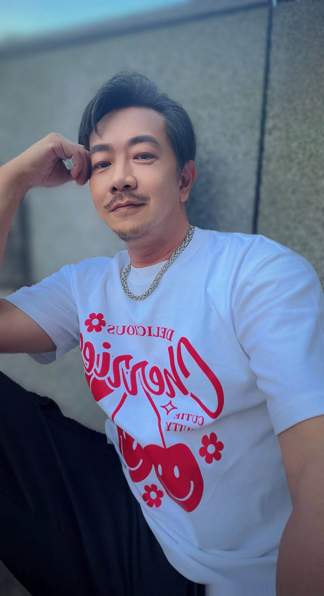 江俊翰因持有毒品遭逮，電視台決定讓他暫停戲劇演出。（翻攝自江俊翰臉書）