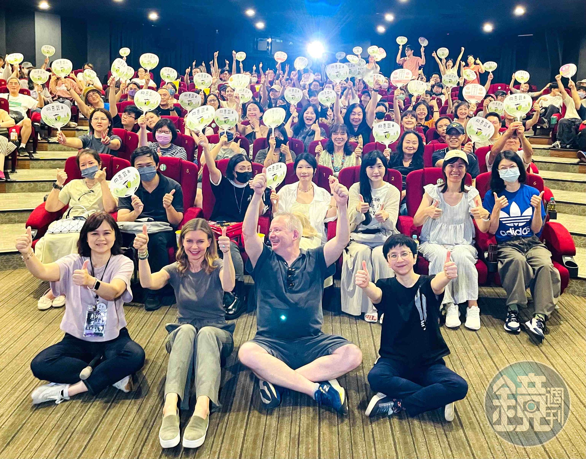 葛靜文將她籌畫加拍攝長達8年的紀錄片《看不見的國家》「帶回」台灣上映，受到不少觀眾支持。