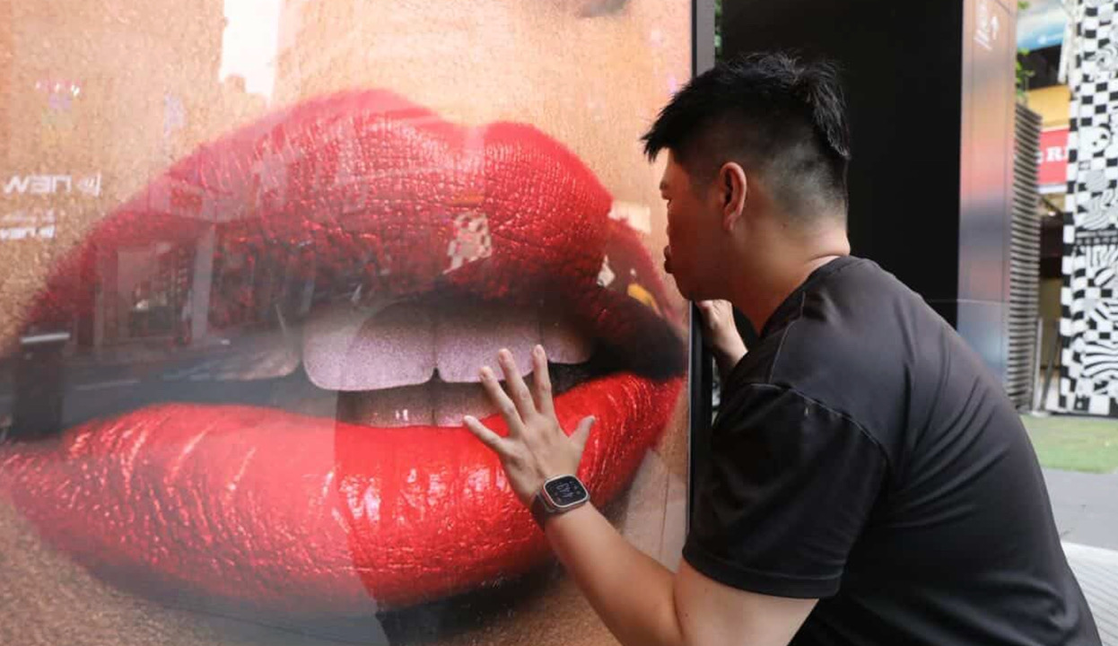 潤男以販賣情趣用品起家，之後主持Podcast「潤男的Room」，談性說愛。