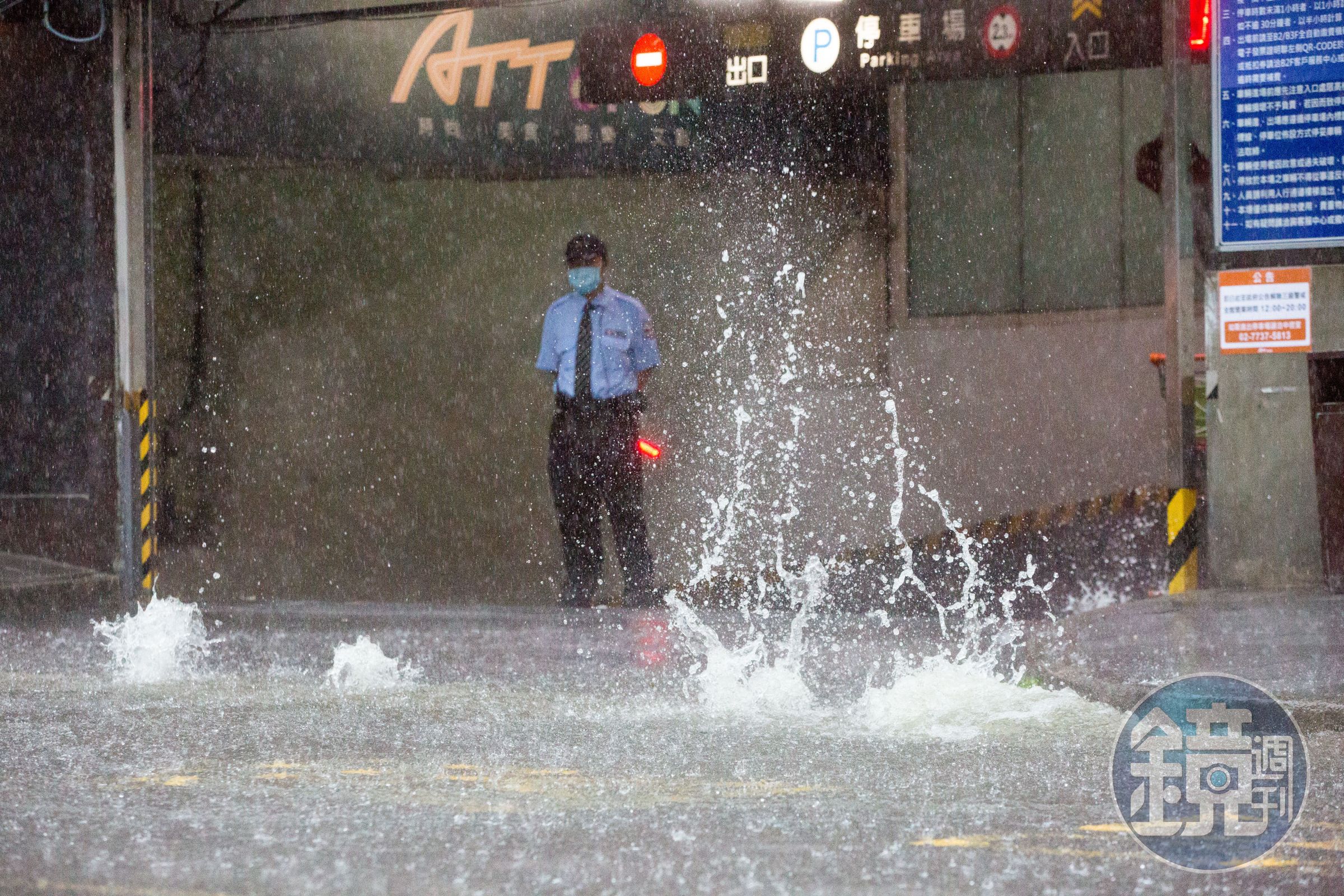 受東北季風與颱風外圍環流影響，東北部地區須慎防豪雨與強風。（本刊資料照）