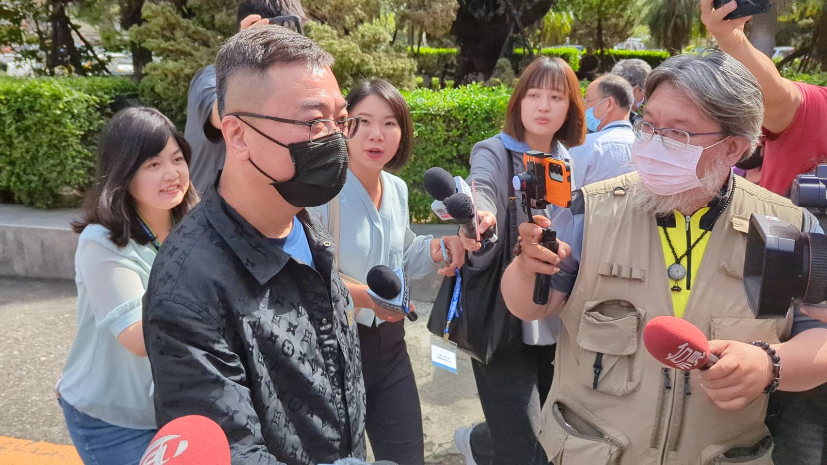 九州集團博弈教父陳政谷不滿羈押期滿還被法官強制戴上腳鐶，透過律師提出抗告。（本刊資料照）