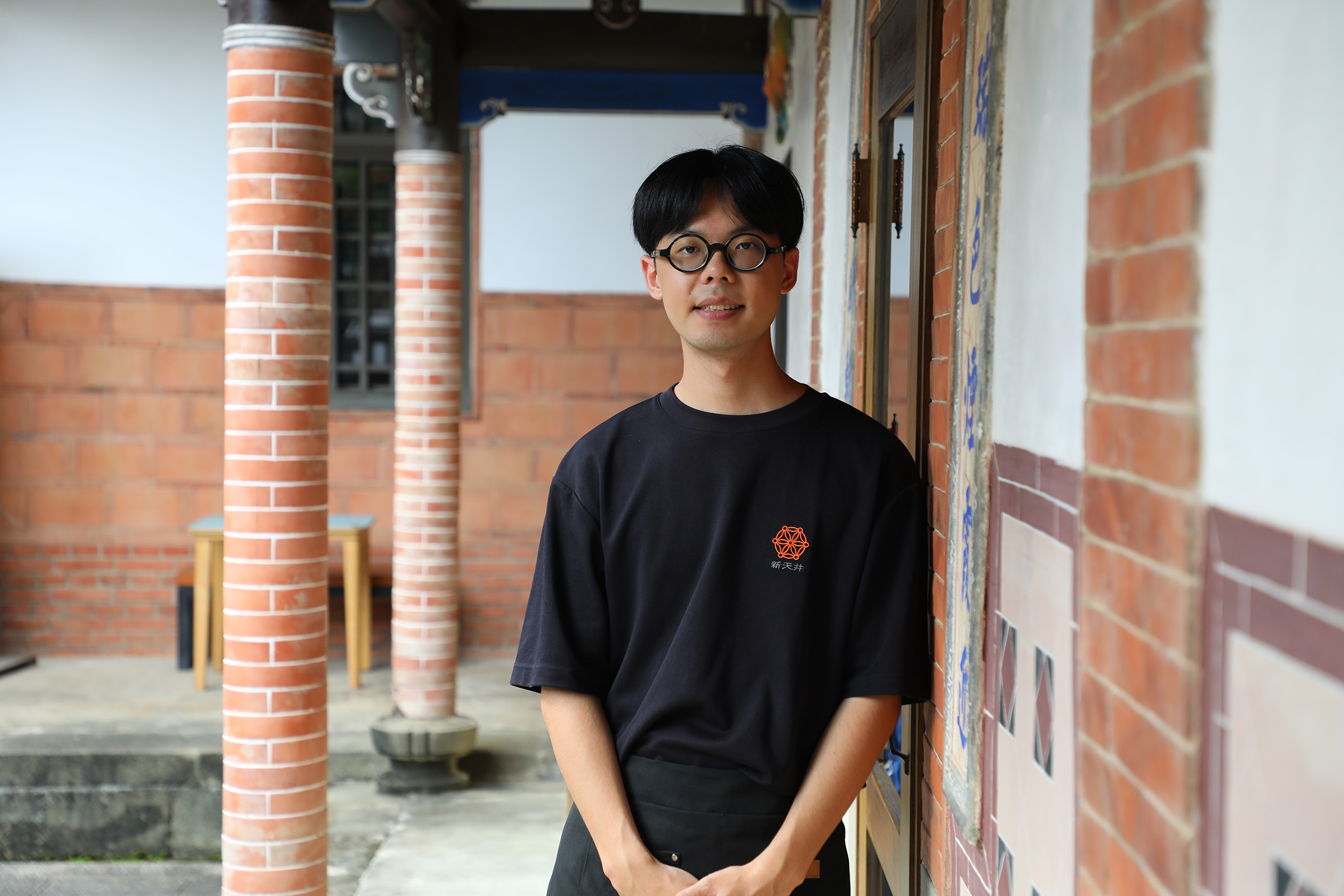 老闆古蜜想讓開在忠恕堂裡的甜點店，如同天井般，讓人「抬頭看見更多可能性」。