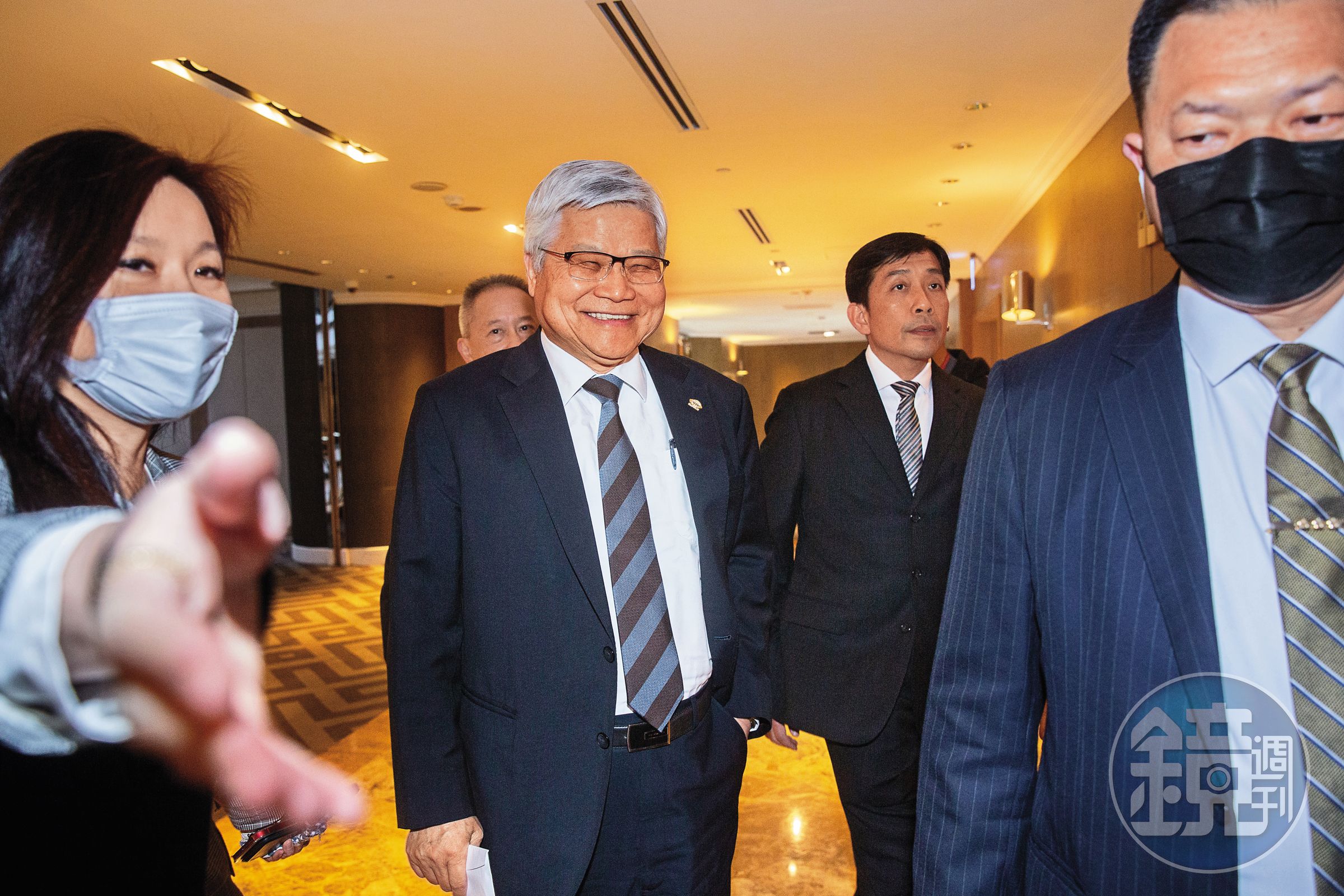 針對美國總統候選人川普指控台灣偷走晶片業,台積電董事長魏哲家表示海外布局策略不變。