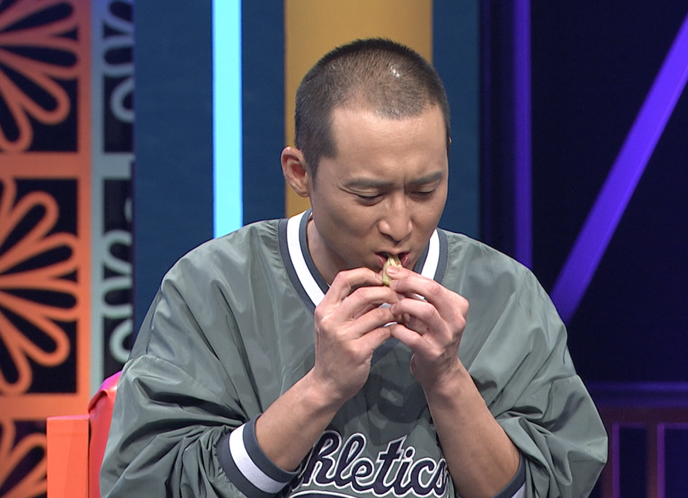 浩子錄影大嗑宜蘭美食。(公視台語台提供)