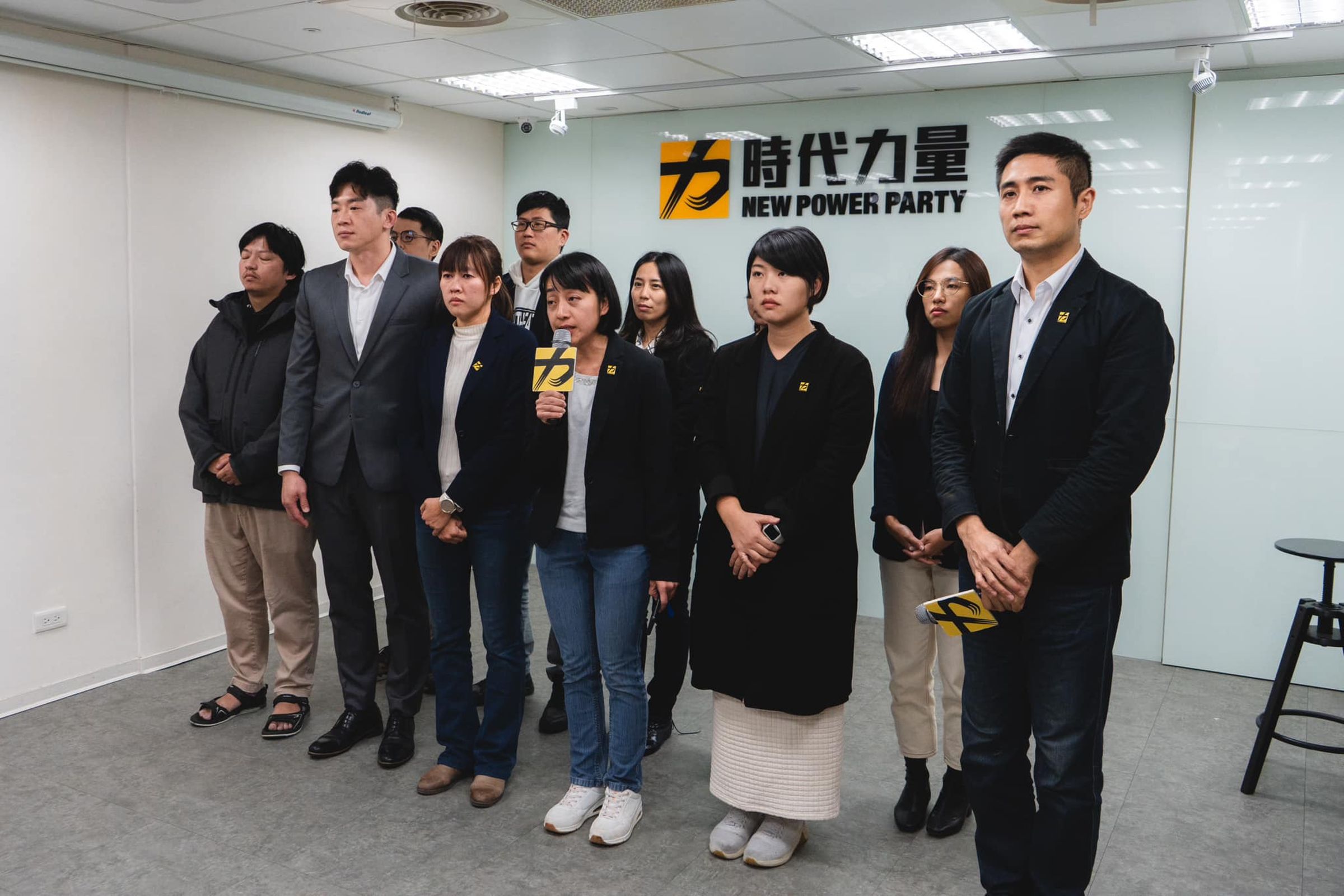 時代力量這次選戰立委席次全軍覆沒,黨主席王婉諭率決策委員會集體總辭。(翻攝自時代力量臉書)