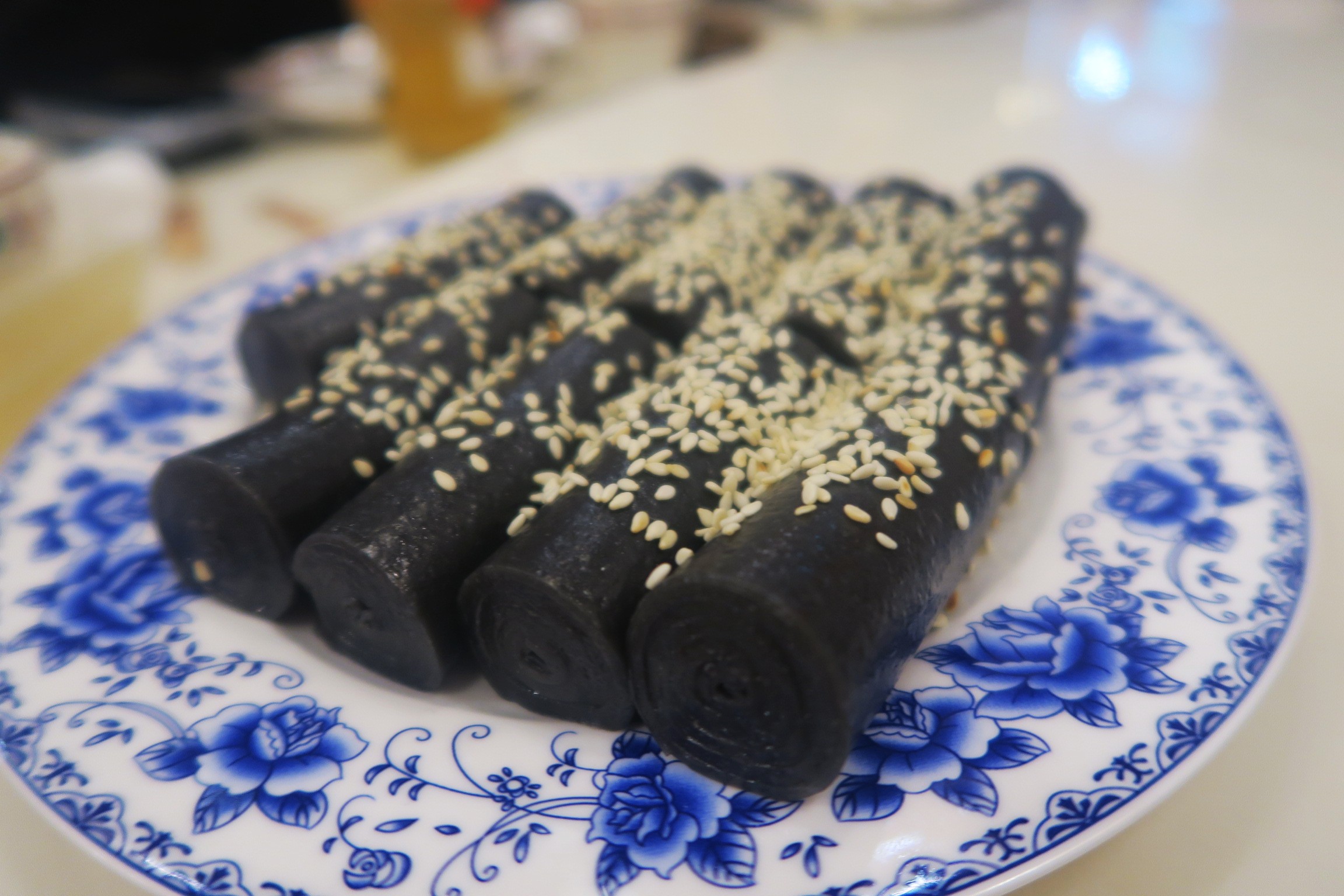 真材實料的「芝麻捲」，又被香港人暱稱為菲林筒。（港幣38元／份，約NT$154）