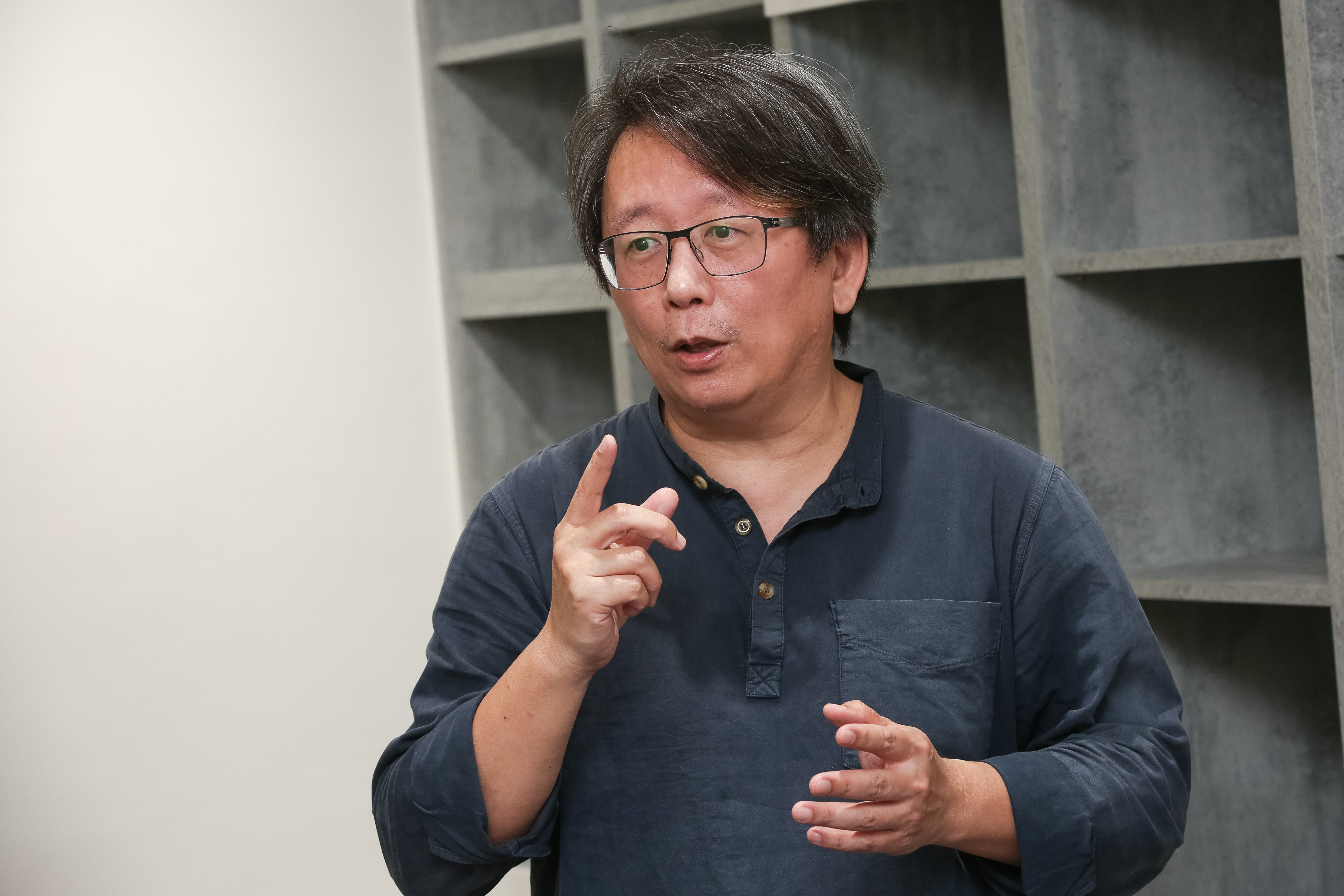 曾獲金馬獎最佳紀錄片的導演楊力州不滿藍白提案砍光公視預算，號召投入罷免工作。（本刊資料照）