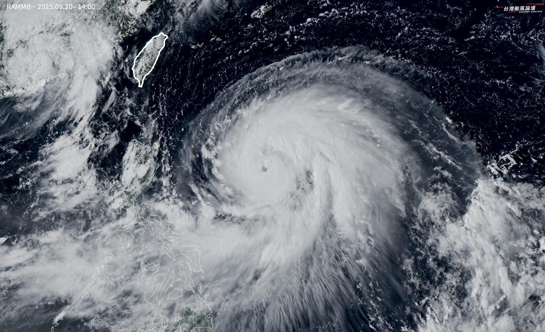 颱風樺加沙持續增強中。（翻攝自Threads）