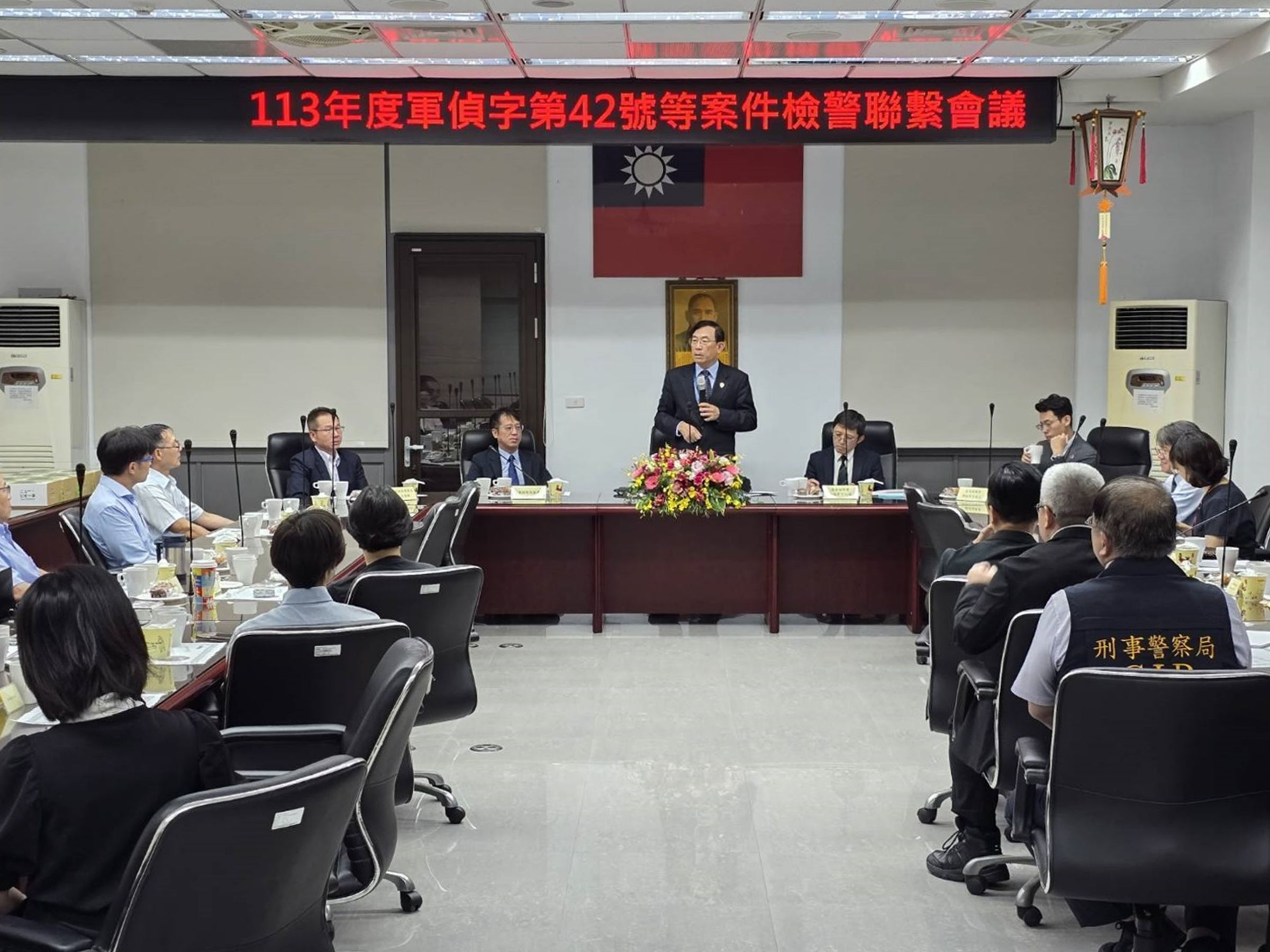 宜蘭縣警察局羅東分局林聖展偵查佐發掘共諜案,聯手刑事局父親林志賢偵辦,成為偵辦國安案件經典案例,深受檢察總長邢泰釗肯定。 (最高檢提供)