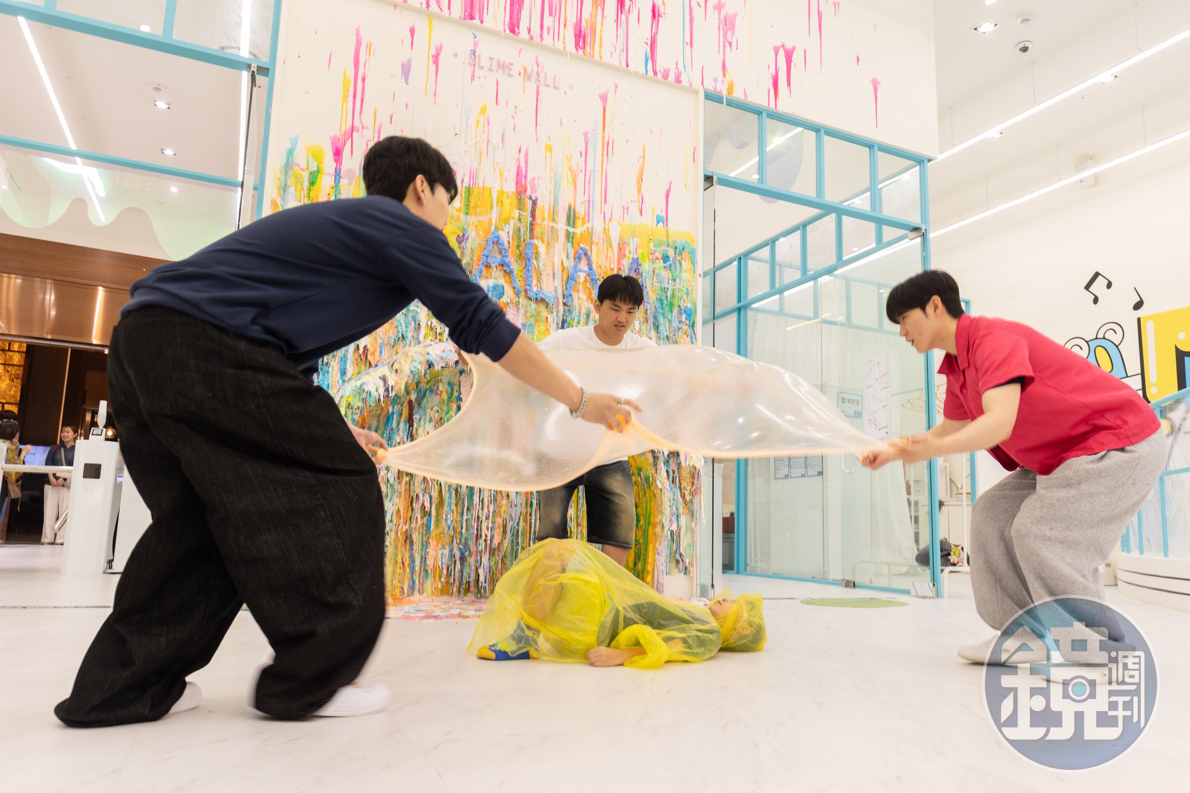 韓國首家史萊姆主題公園「SLALAA」，大人小孩都能在這盡情玩樂紓解壓力。