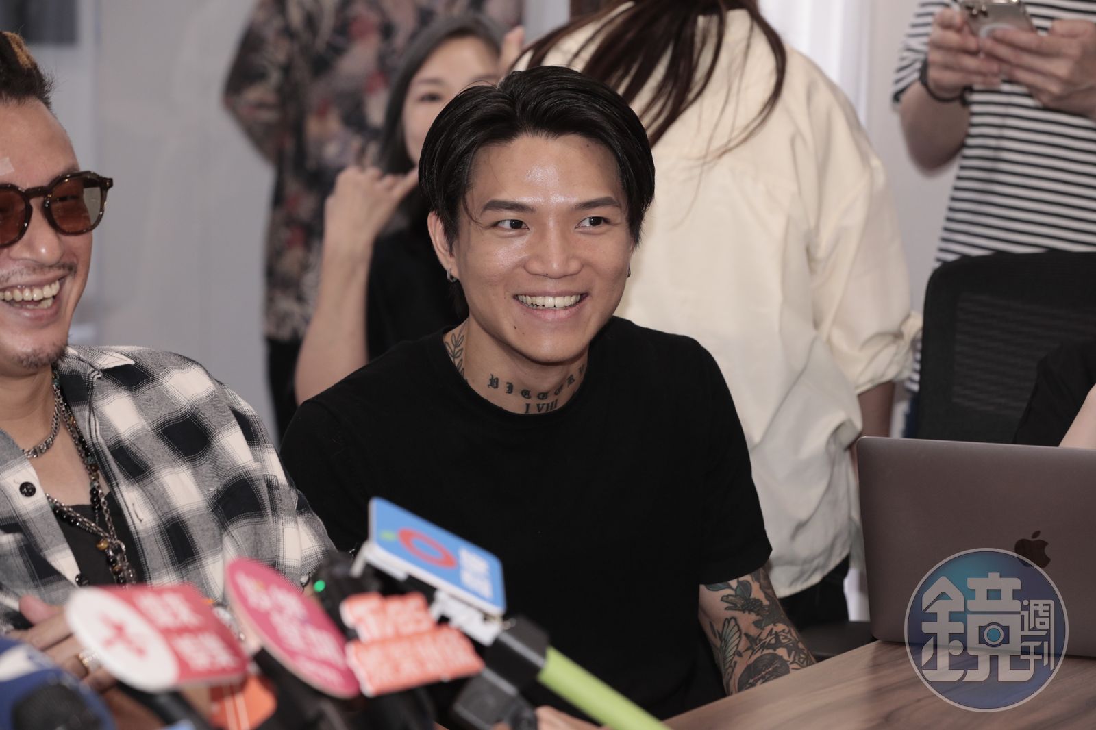 老闆洪伯融是角頭IP創辦人張威縯的外甥,以前在角頭電影裡他就曾提供技術與諮詢協力。