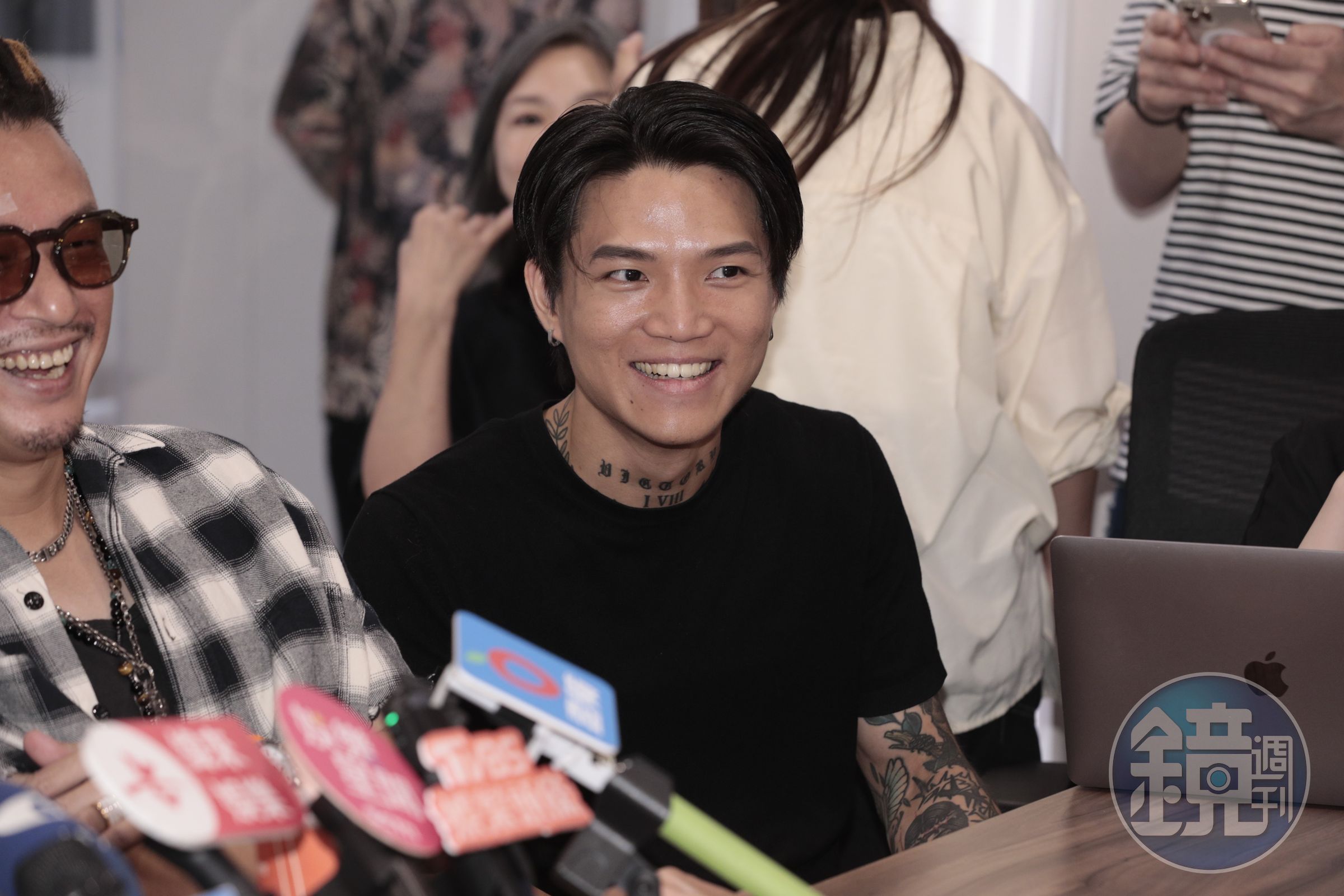 老闆洪伯融是角頭IP創辦人張威縯的外甥,以前在角頭電影裡他就曾提供技術與諮詢協力。