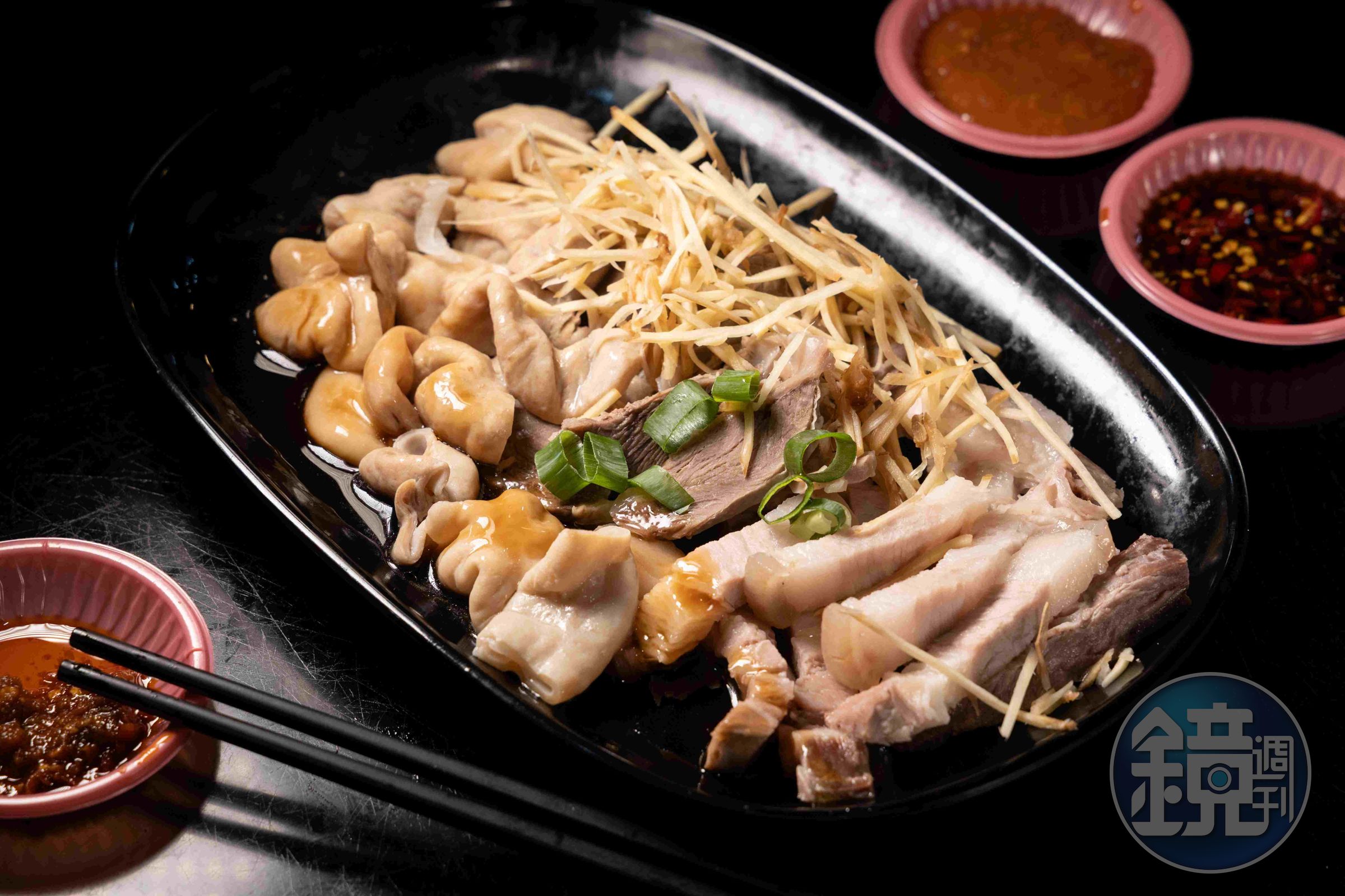 這裡的黑白切也很好吃。(三層肉70元/份、豬脆管60元/份、嘴邊肉70元/份、滷大腸頭70元/份)