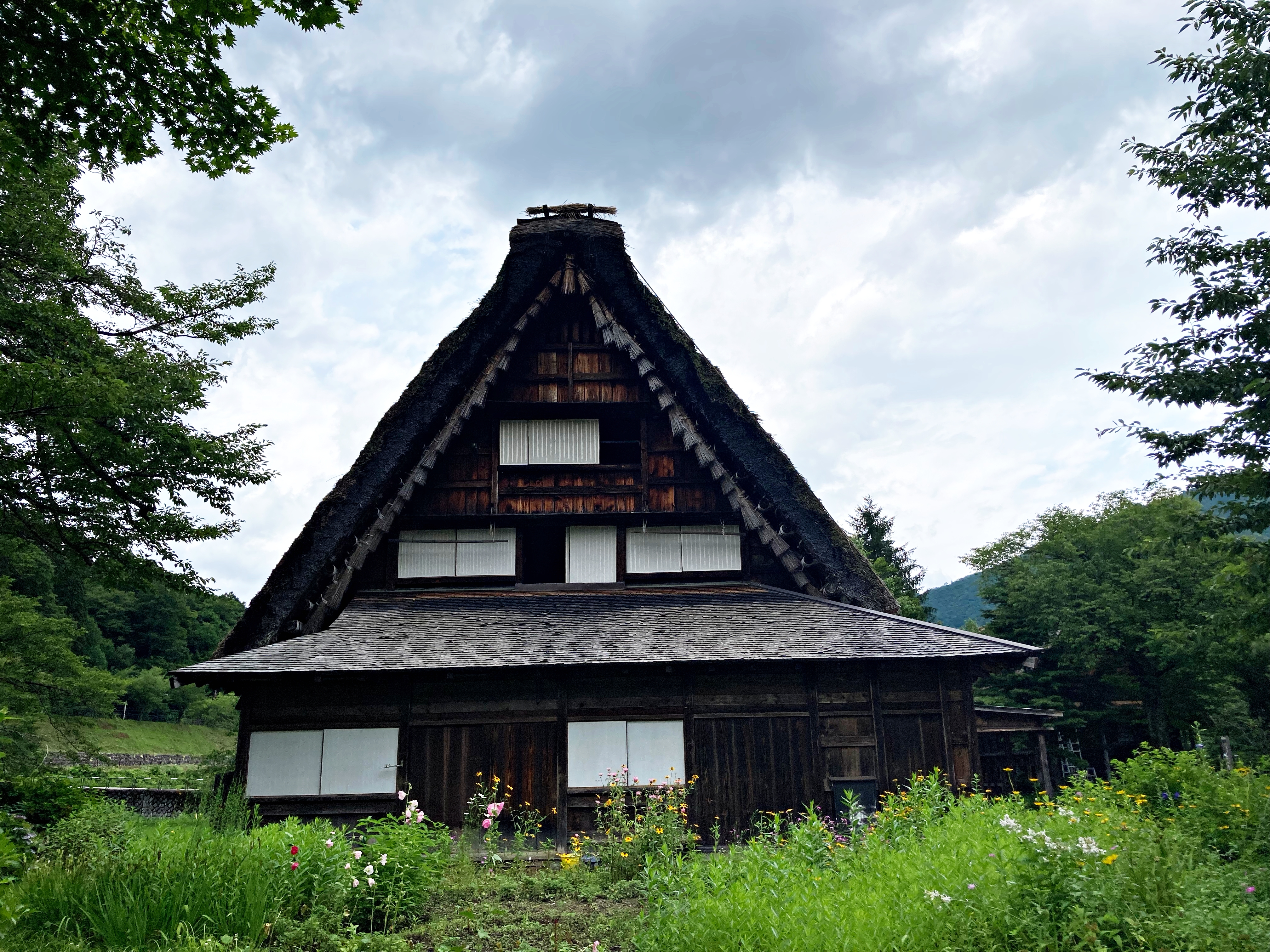 園內每棟小屋都有一定距離，且人煙稀少，更有遺世獨立感。