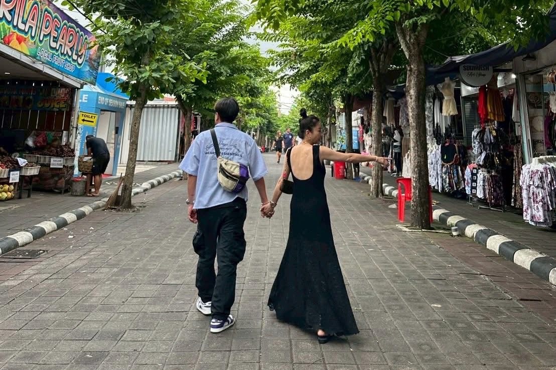 六月和李易在峇里島的浪漫照是陳世挺捕捉的畫面。（六月提供）