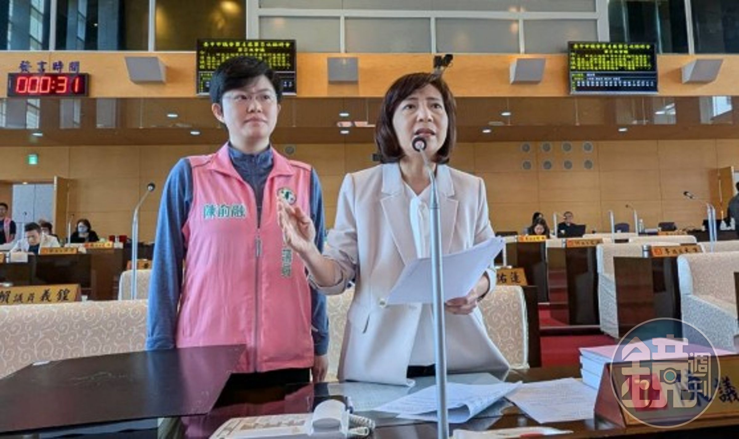 左為民進黨市議員陳俞融,右為市議員陳淑華。