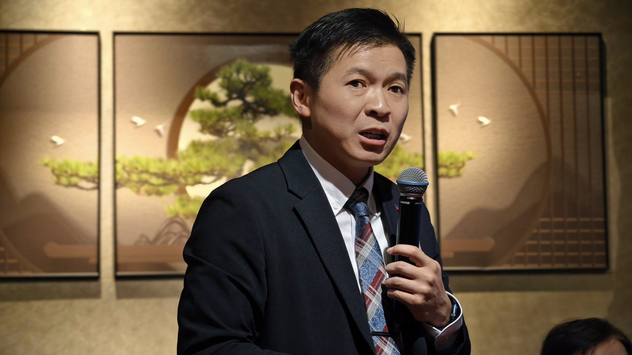 國民黨前發言人何志勇爭取提名參選新竹市長，放話要民眾黨承諾一件事才會退選。（翻攝自何志勇臉書）