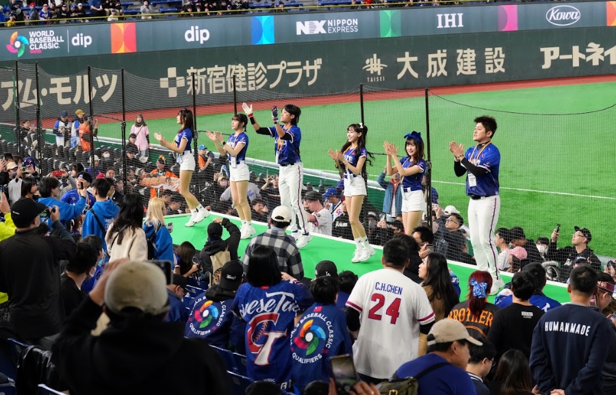 世界棒球經典賽（WBC）C組預賽今日開戰，許多球迷在現場替台灣隊加油應援。