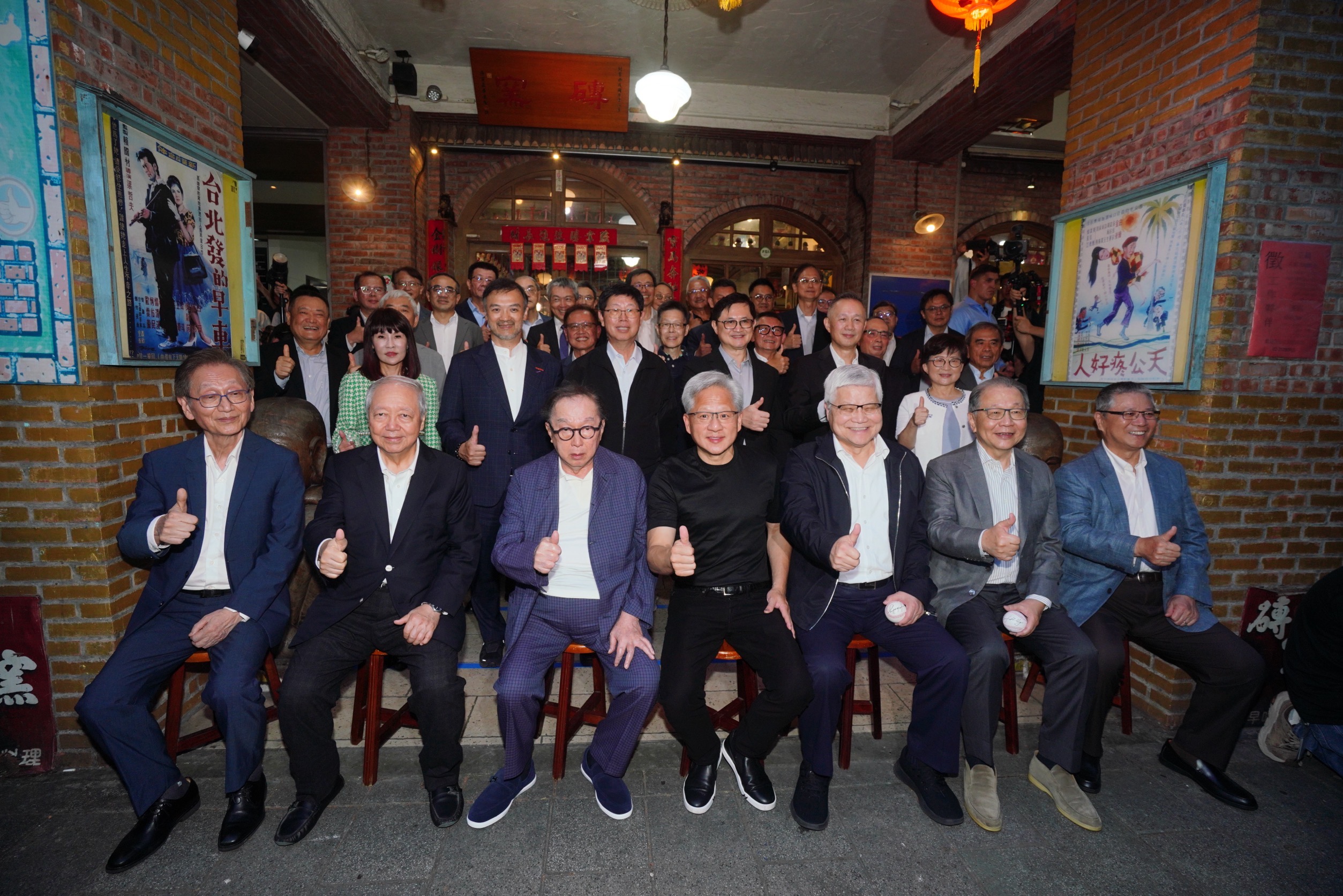 由輝達創辦人黃仁勳號召的兆元宴,今(28)晚第5度開席。