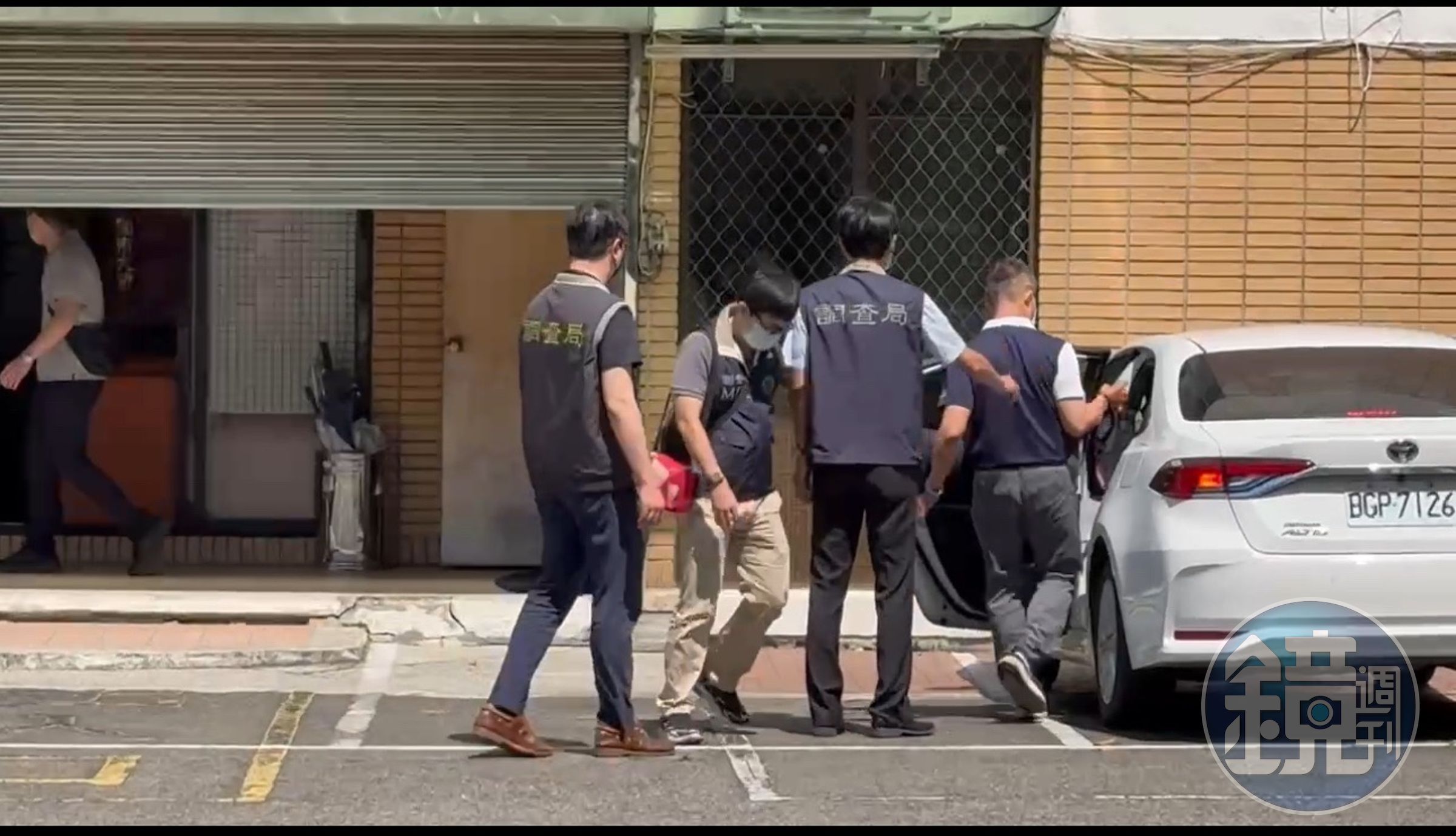 台中地檢署共傳訊、帶回10人到市調站、中機站偵訊，就抄寫名冊、蒐集名單等偽造文書部分，進行釐清。