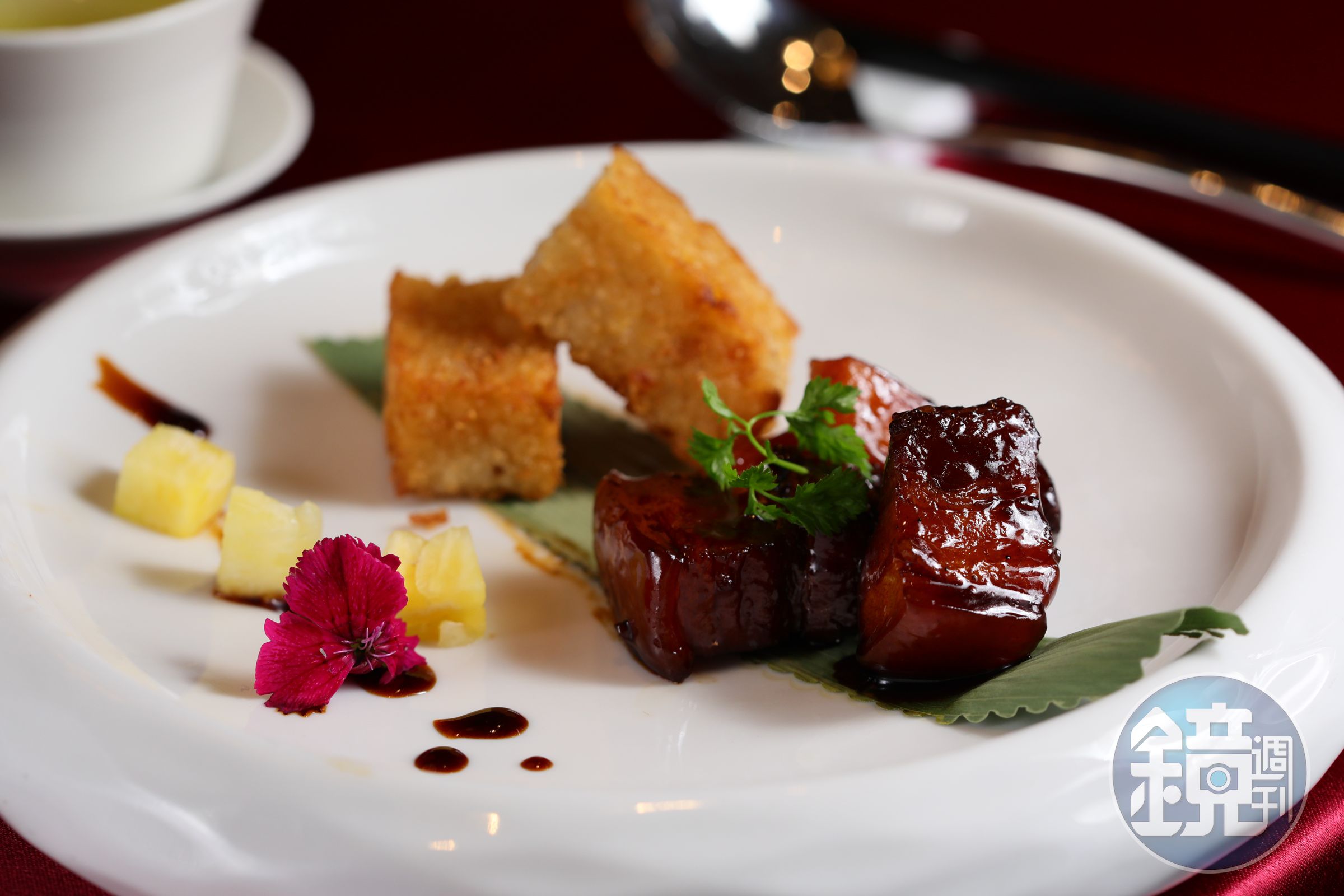 由台南後壁16號冠軍米與圓糯米製作的「上海粢飯條」,口感酥脆像鍋巴。(280元/份)