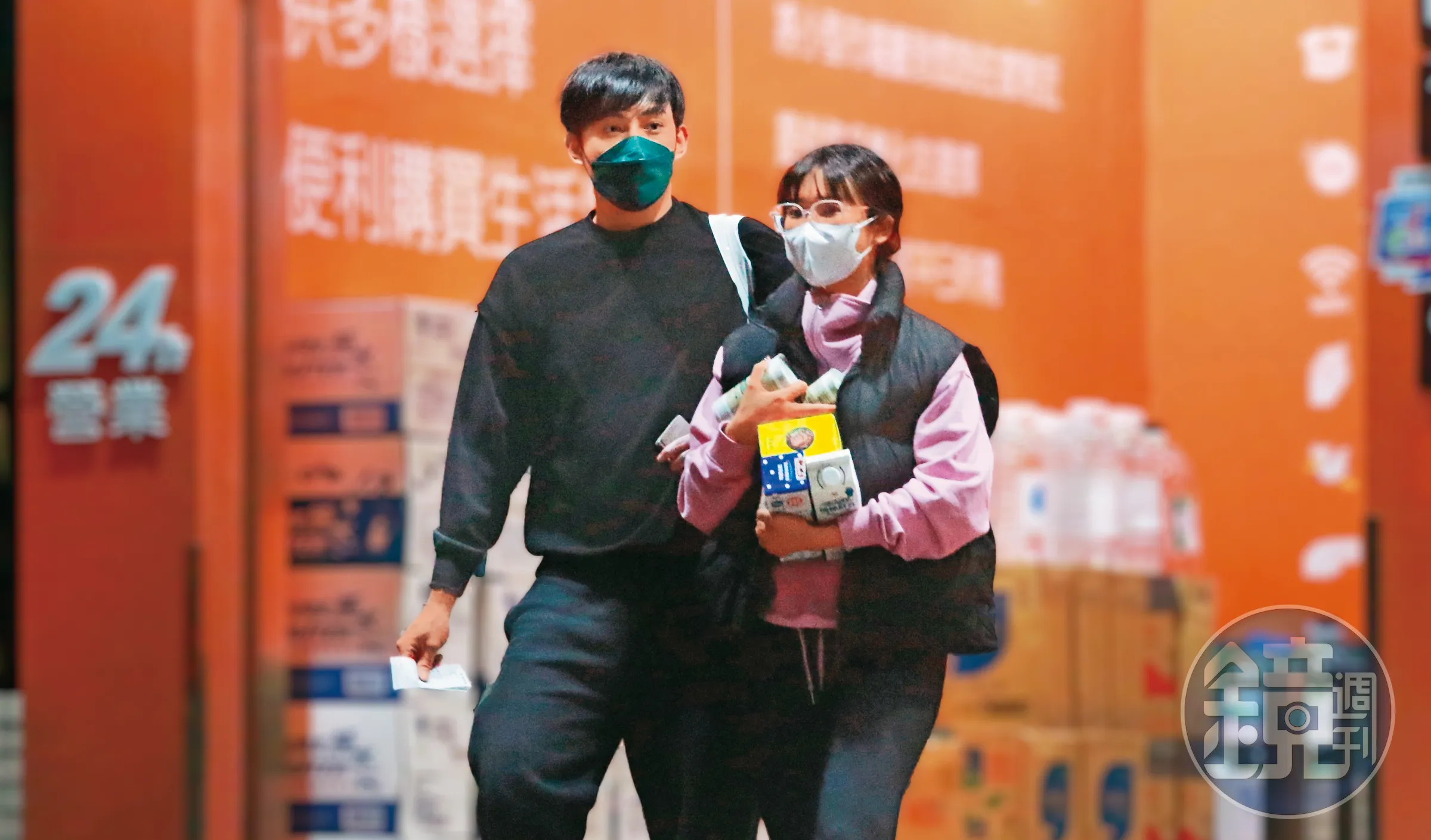 本刊去年3月拍到愛莉莎莎與呂杰陽熱戀，今年4月宣布分手。（本刊資料照）